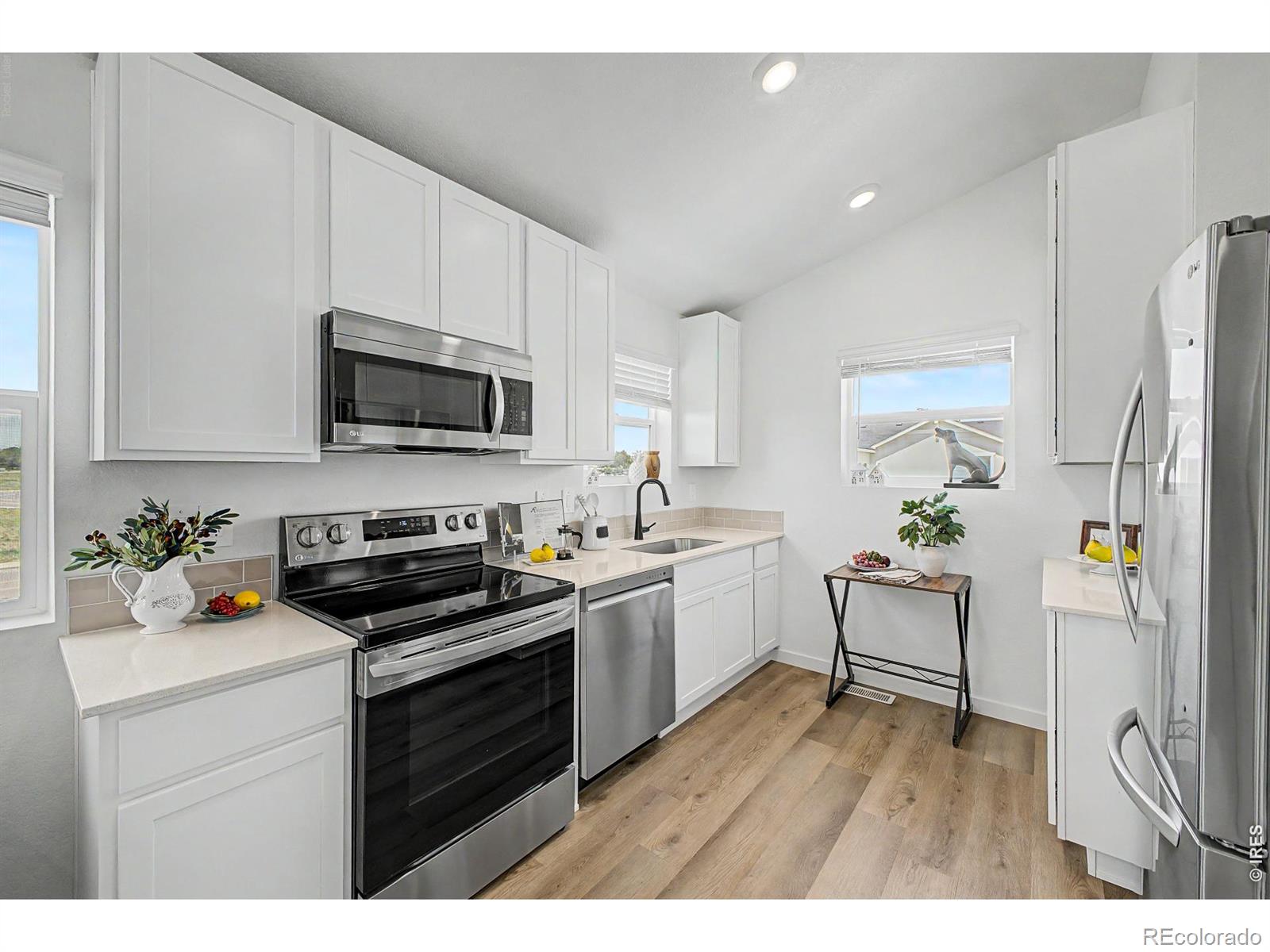 MLS Image #10 for 533  condor way,johnstown, Colorado