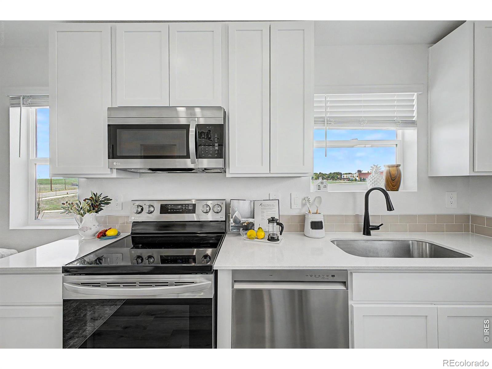 MLS Image #13 for 533  condor way,johnstown, Colorado