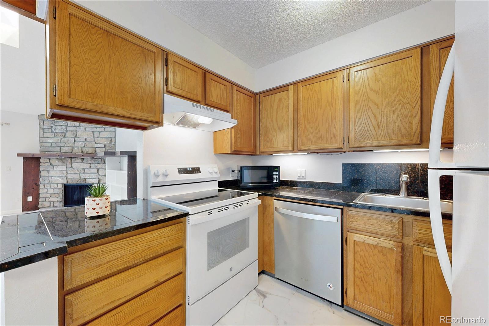 MLS Image #10 for 211  wright street 308,lakewood, Colorado