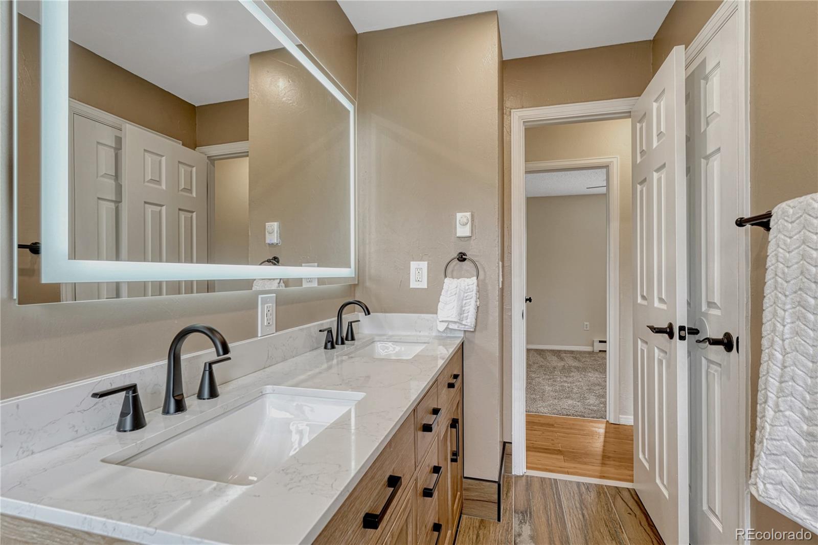 MLS Image #23 for 1050 s waco way,aurora, Colorado