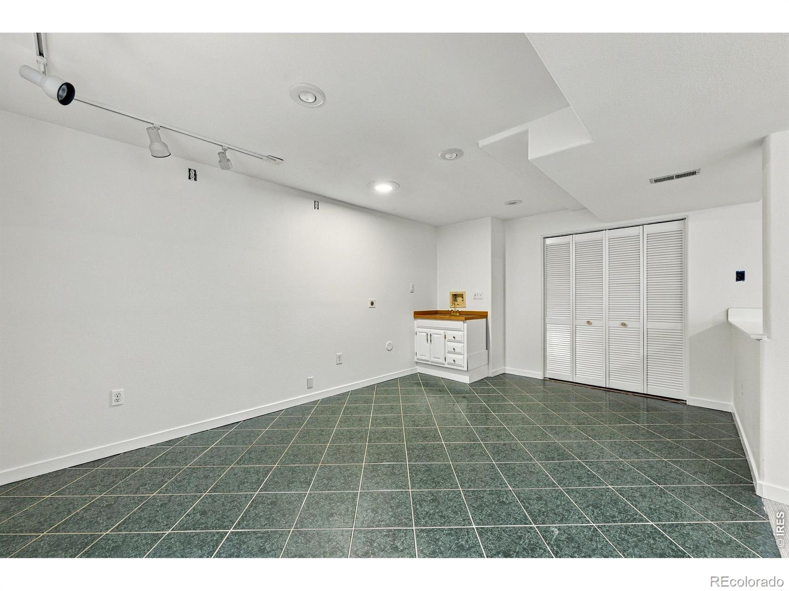 MLS Image #21 for 915 w chestnut circle,louisville, Colorado
