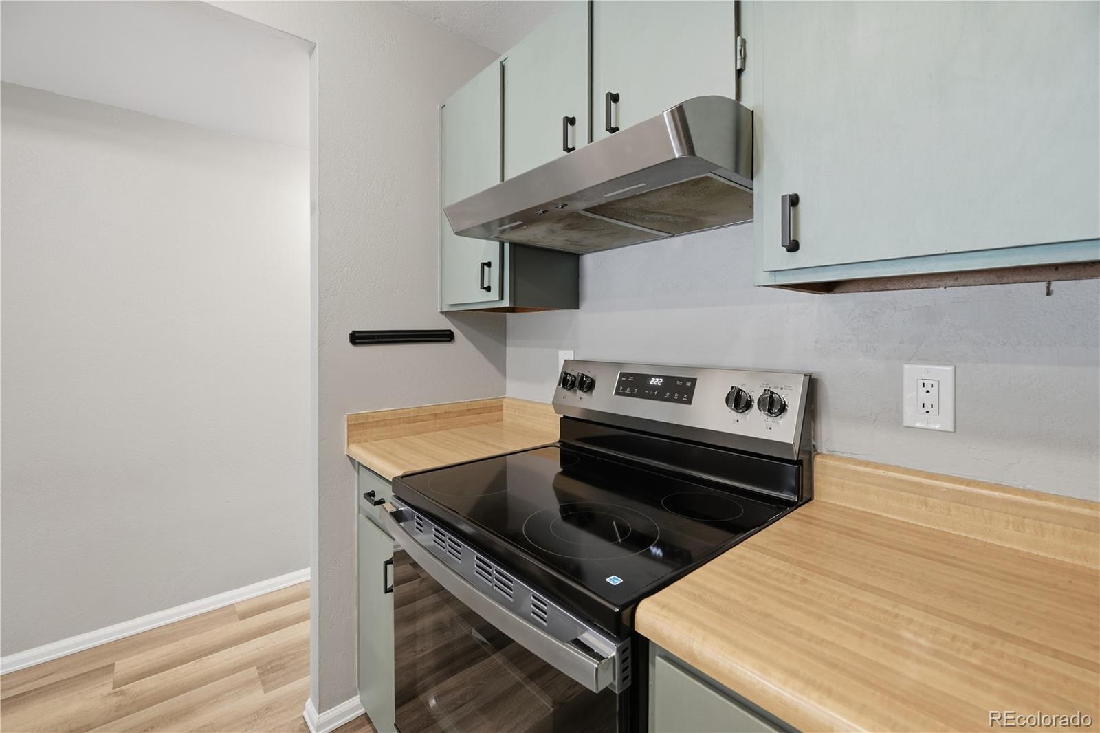 MLS Image #14 for 6565 e arizona avenue,denver, Colorado