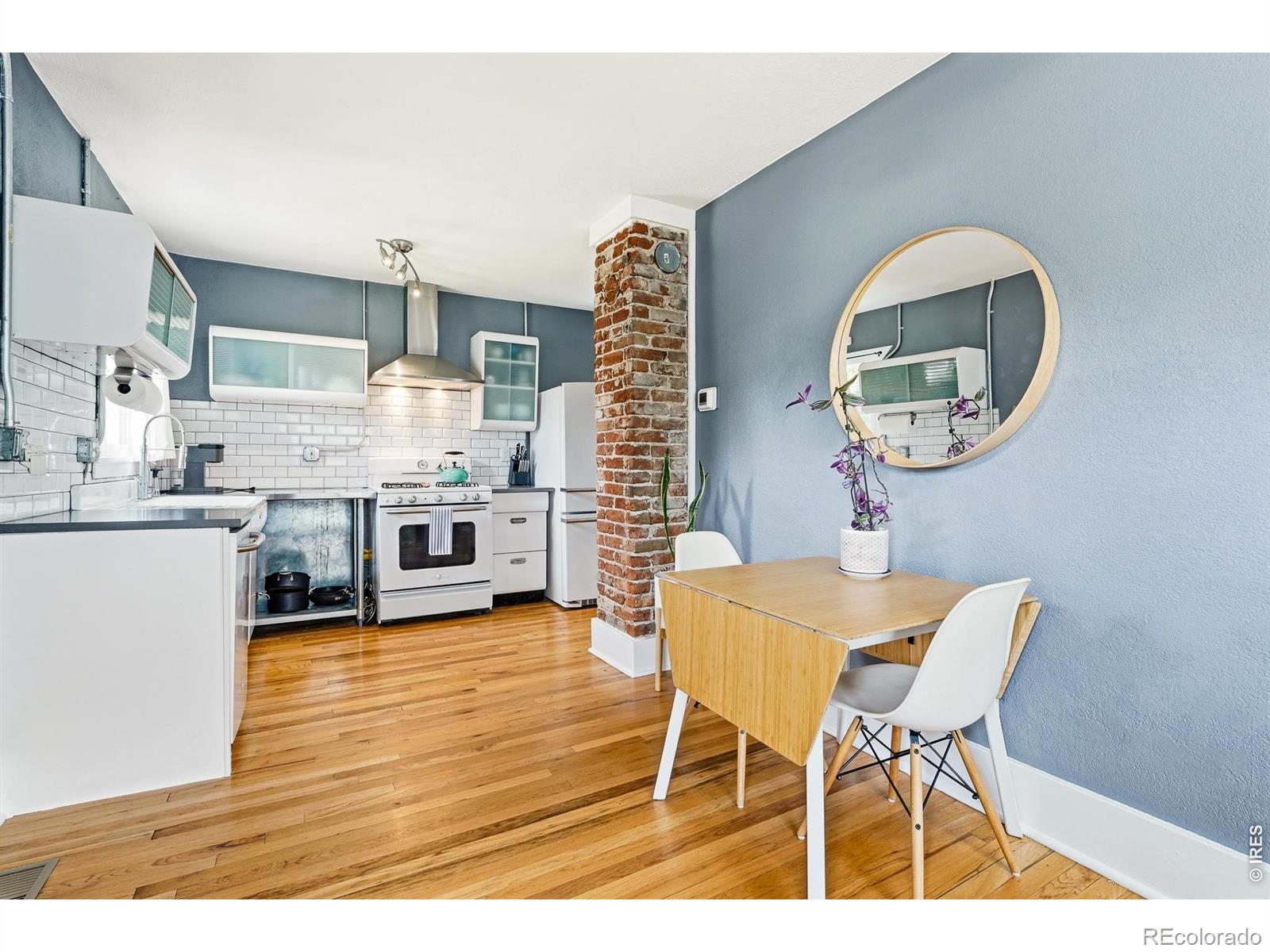 MLS Image #6 for 1866 s lincoln street,denver, Colorado