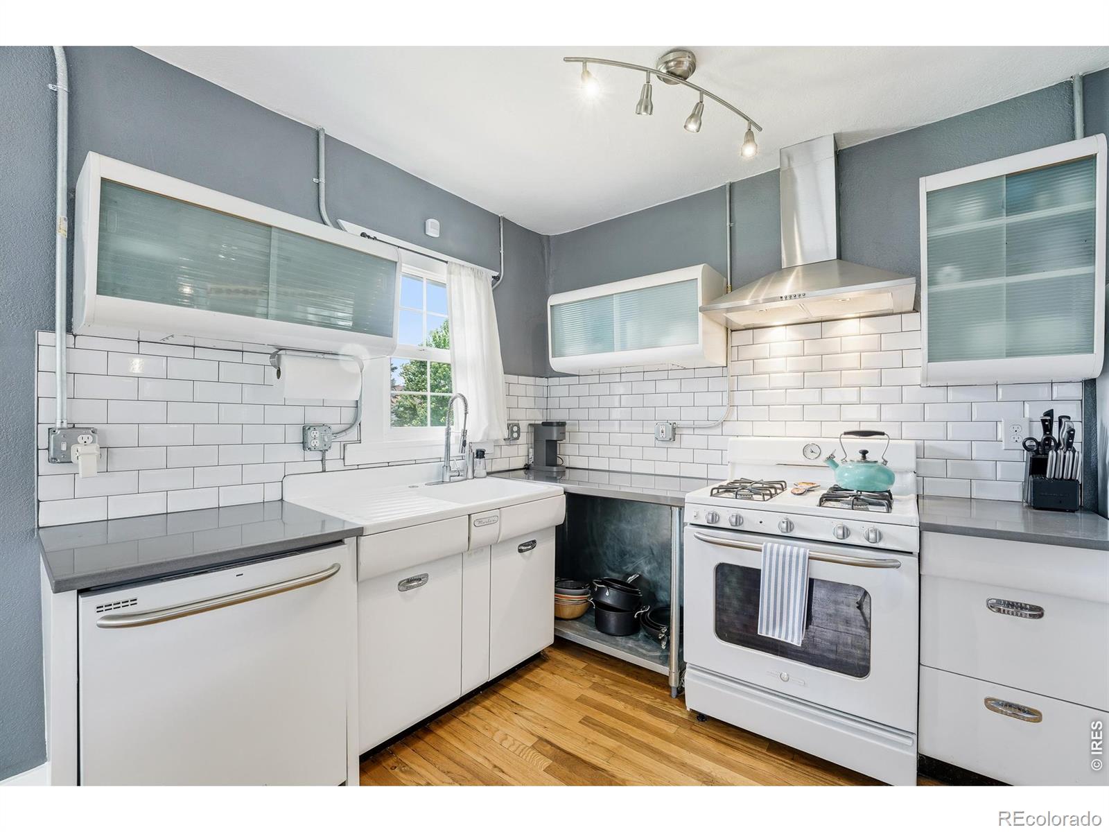 MLS Image #7 for 1866 s lincoln street,denver, Colorado