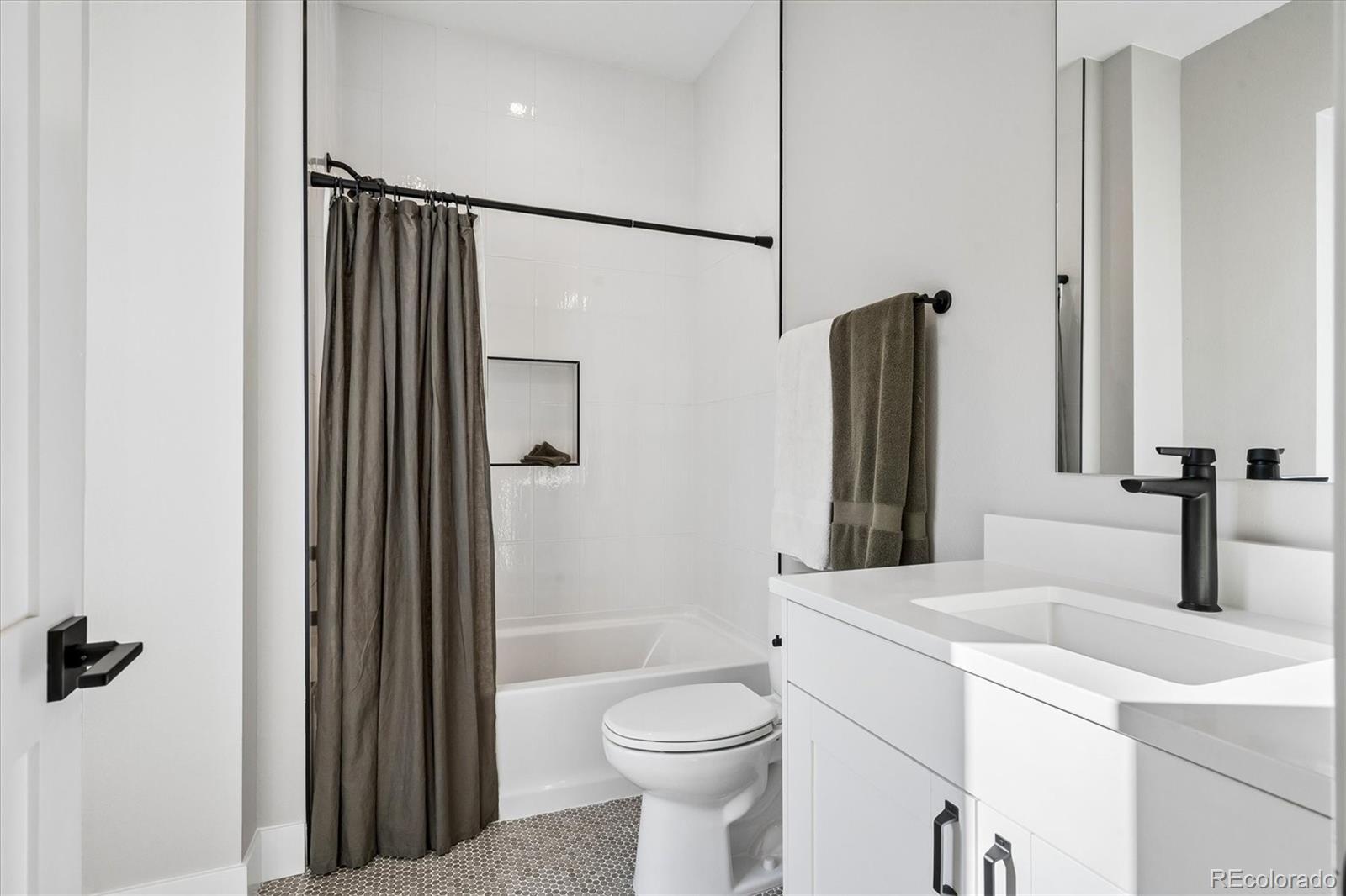 MLS Image #19 for 8260 e 36th avenue,denver, Colorado