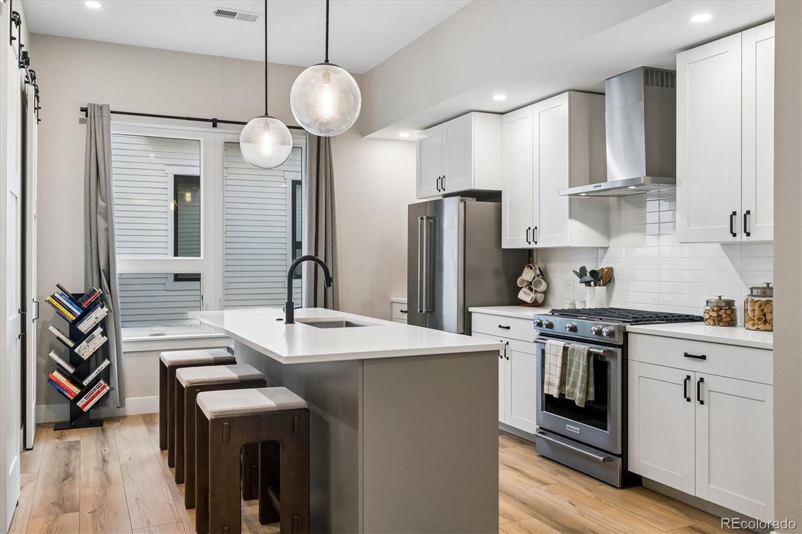 MLS Image #4 for 8260 e 36th avenue,denver, Colorado