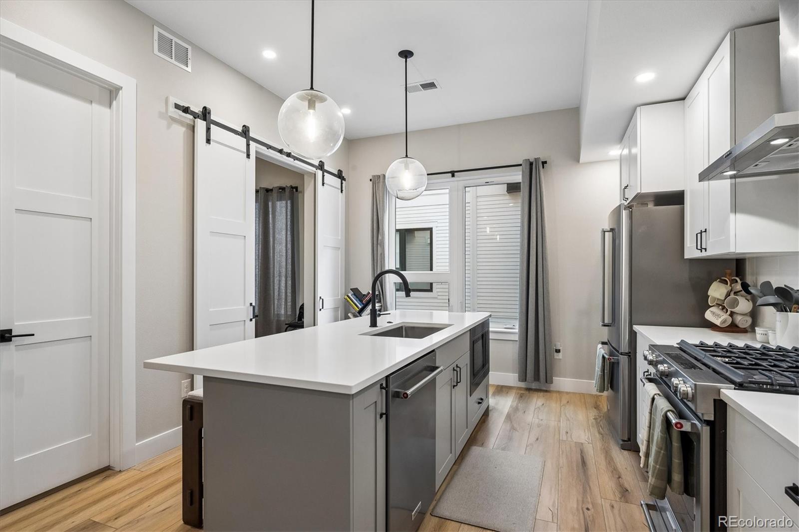 MLS Image #7 for 8260 e 36th avenue,denver, Colorado