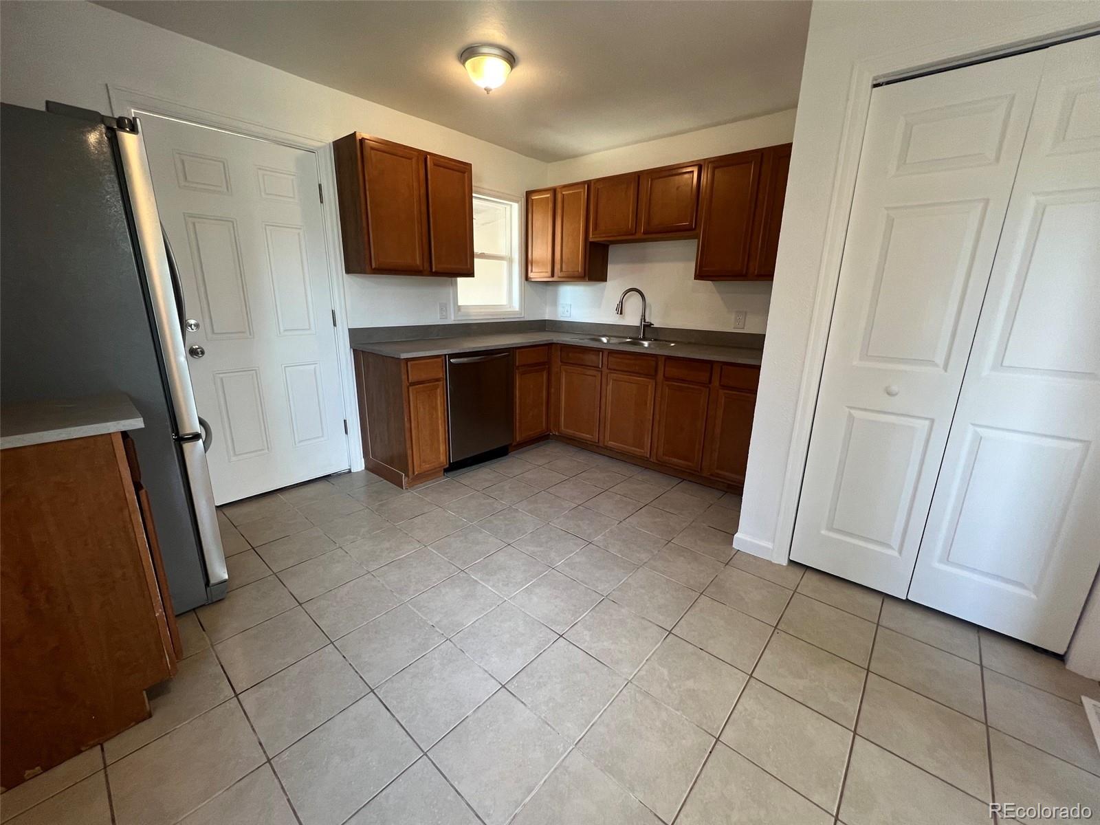 MLS Image #2 for 945  lima street,aurora, Colorado