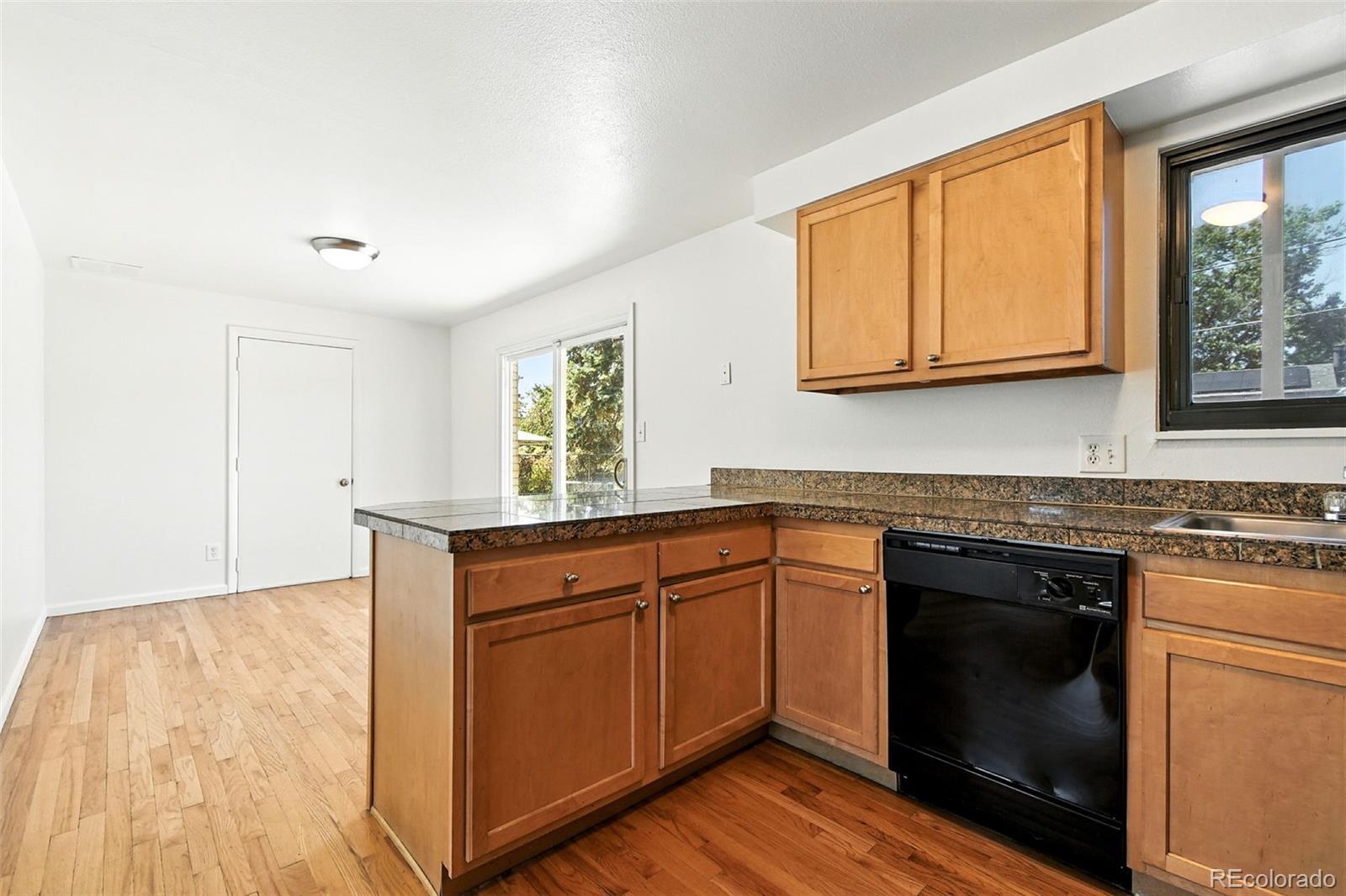 MLS Image #10 for 3207  carson street,aurora, Colorado