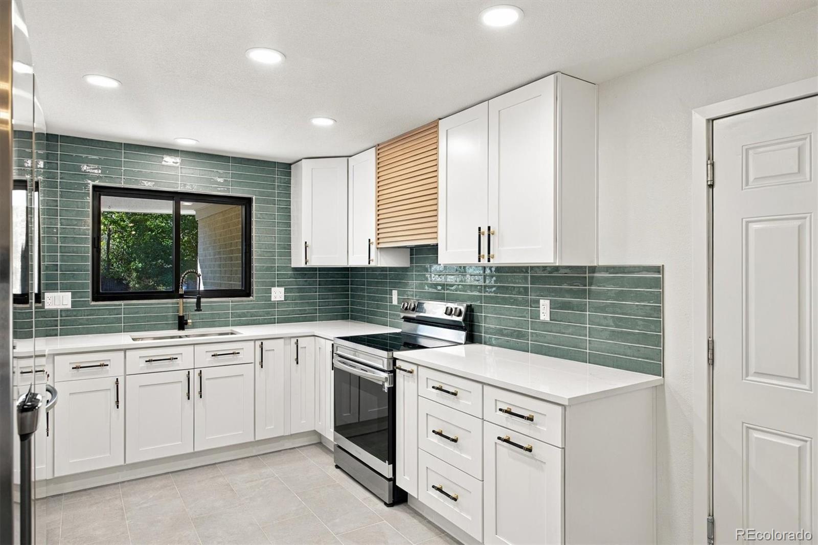 MLS Image #9 for 13899 e 25th avenue,aurora, Colorado