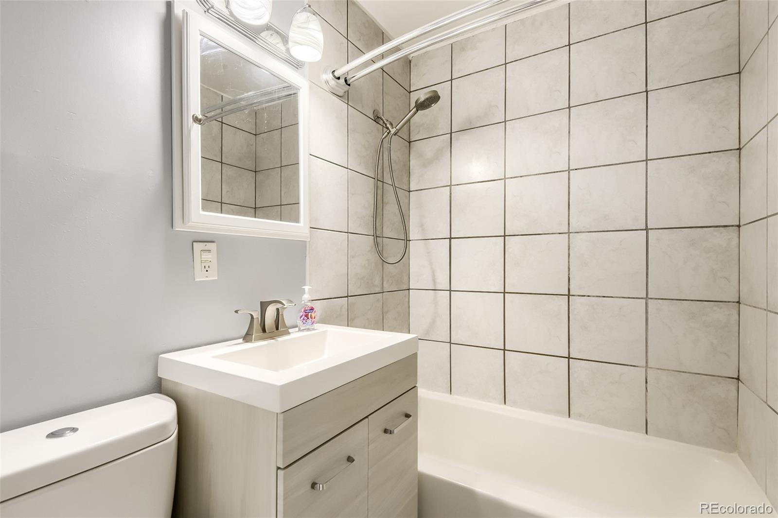 MLS Image #10 for 4751 e amherst avenue,denver, Colorado