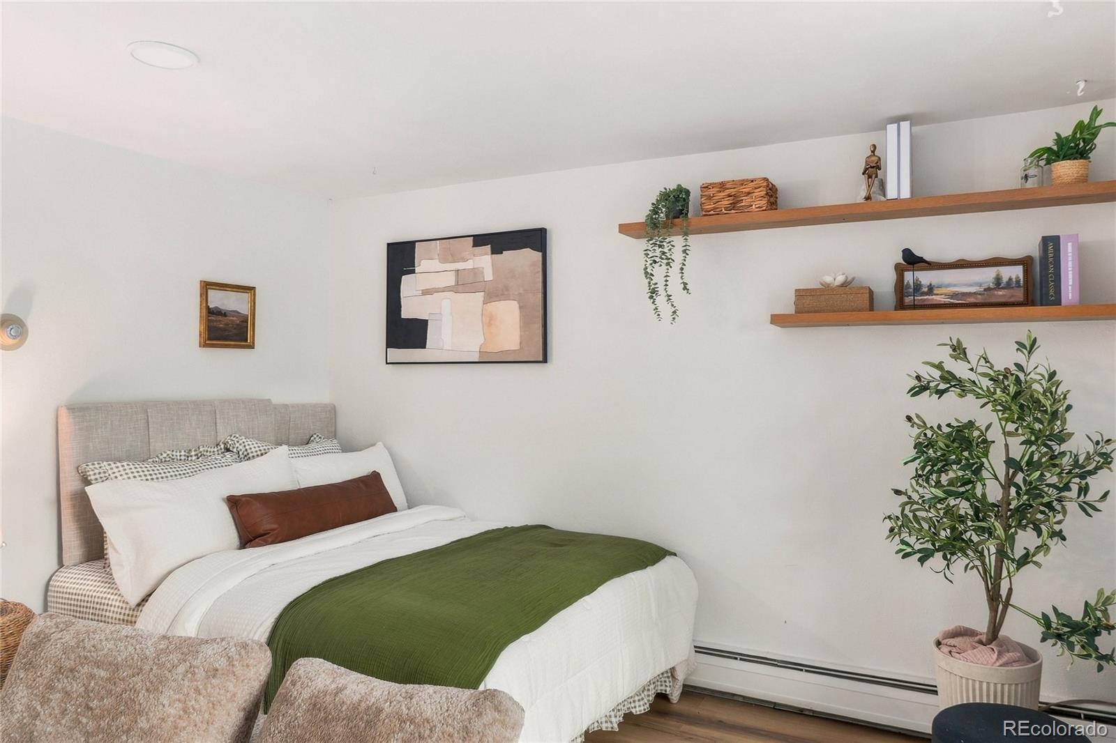 MLS Image #11 for 1270 n marion street,denver, Colorado