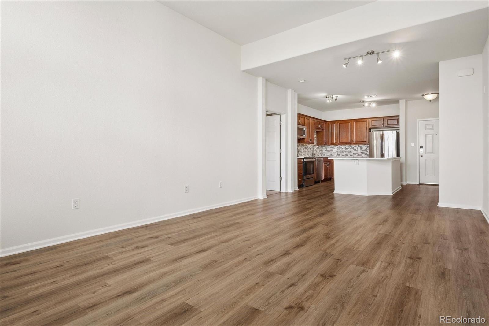 MLS Image #11 for 9633 e 5th avenue,denver, Colorado