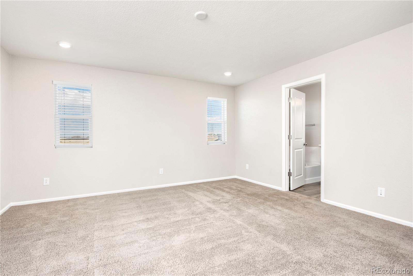 MLS Image #13 for 5725  hanover street,denver, Colorado