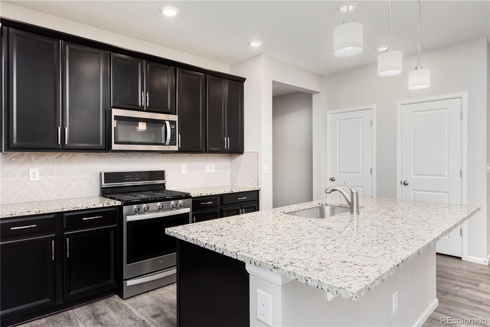 MLS Image #5 for 5725  hanover street,denver, Colorado