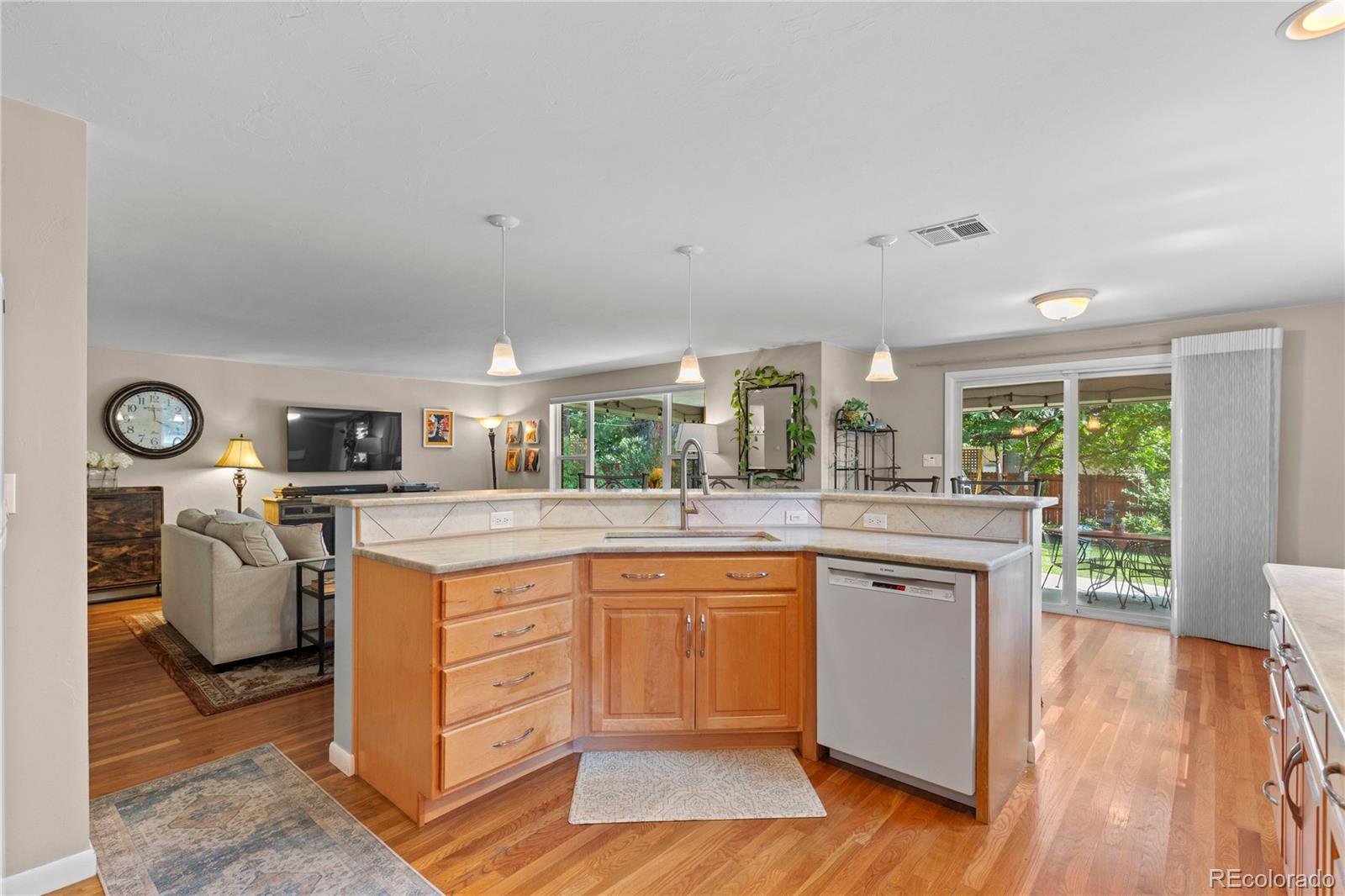 MLS Image #10 for 240 s kearney street,denver, Colorado