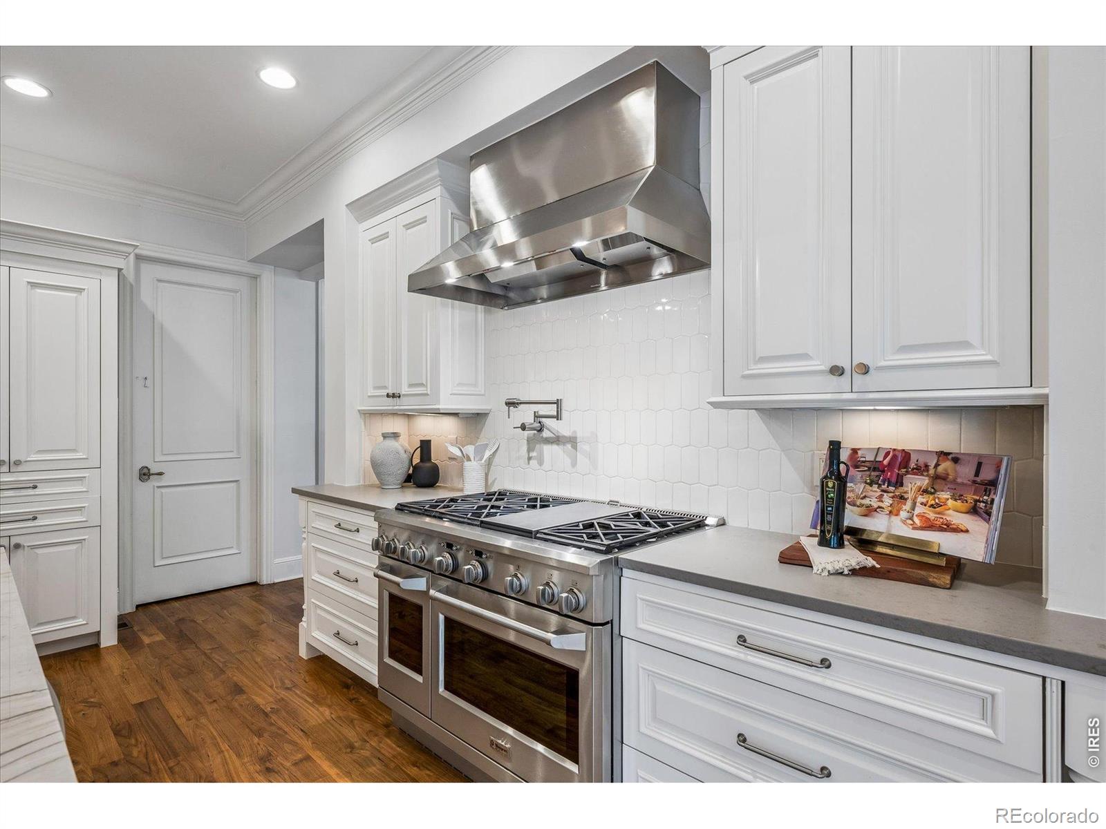 MLS Image #12 for 211 s cherry street,denver, Colorado