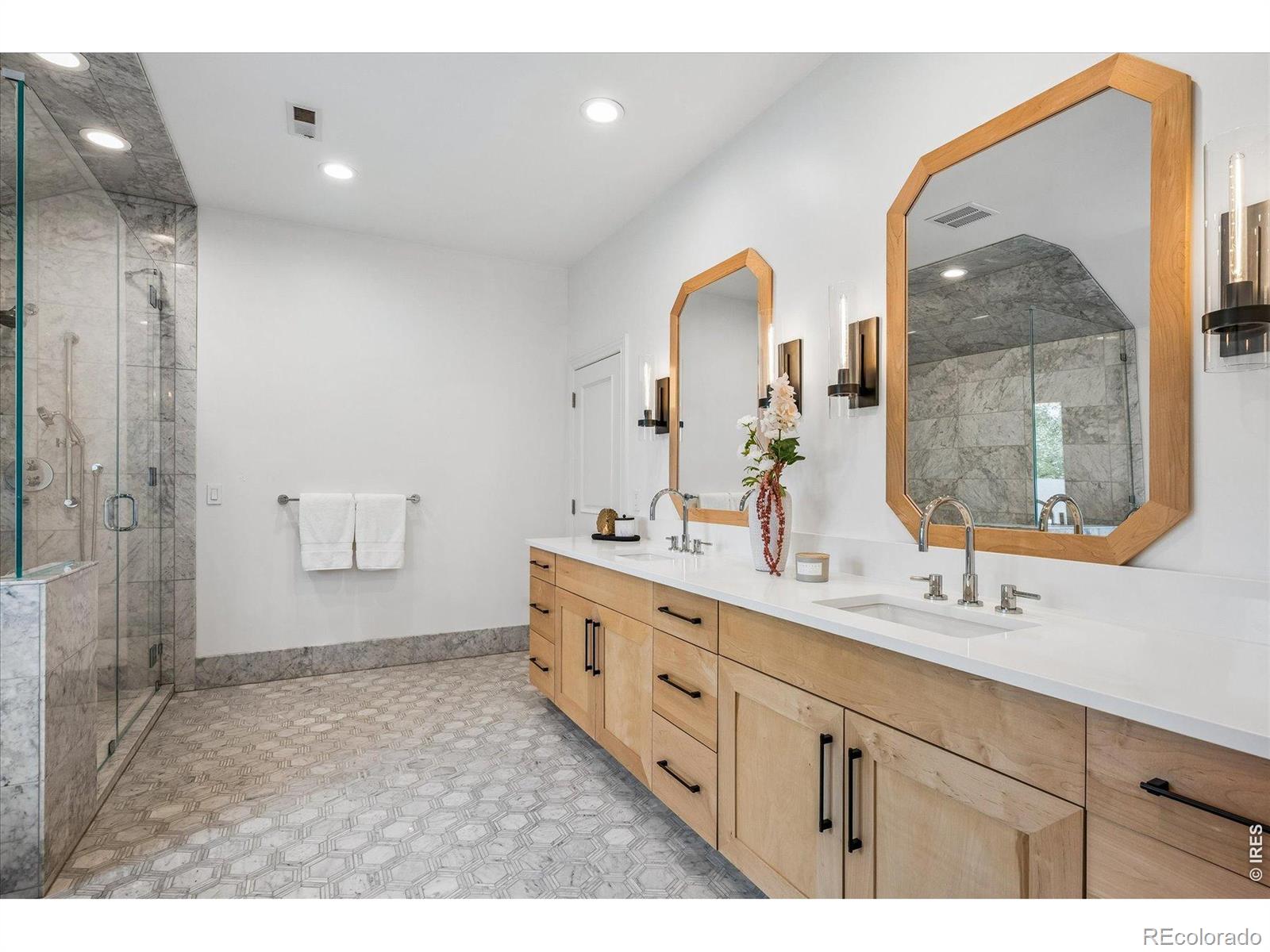 MLS Image #23 for 211 s cherry street,denver, Colorado
