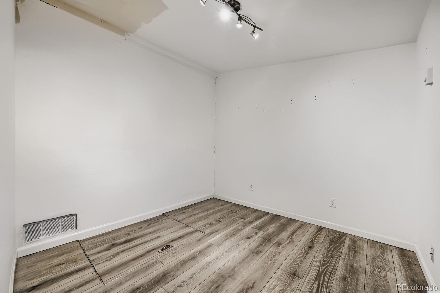 MLS Image #19 for 1318 s dale court,denver, Colorado