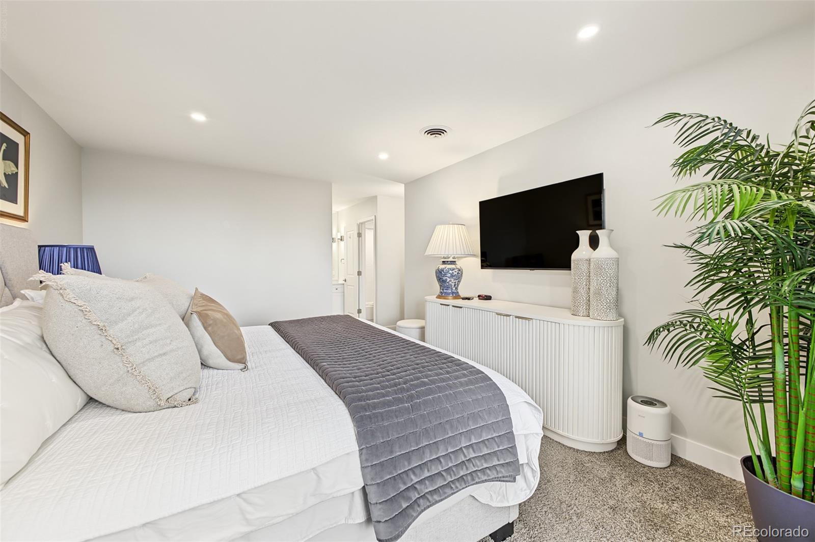 MLS Image #13 for 4570 e yale avenue 301,denver, Colorado