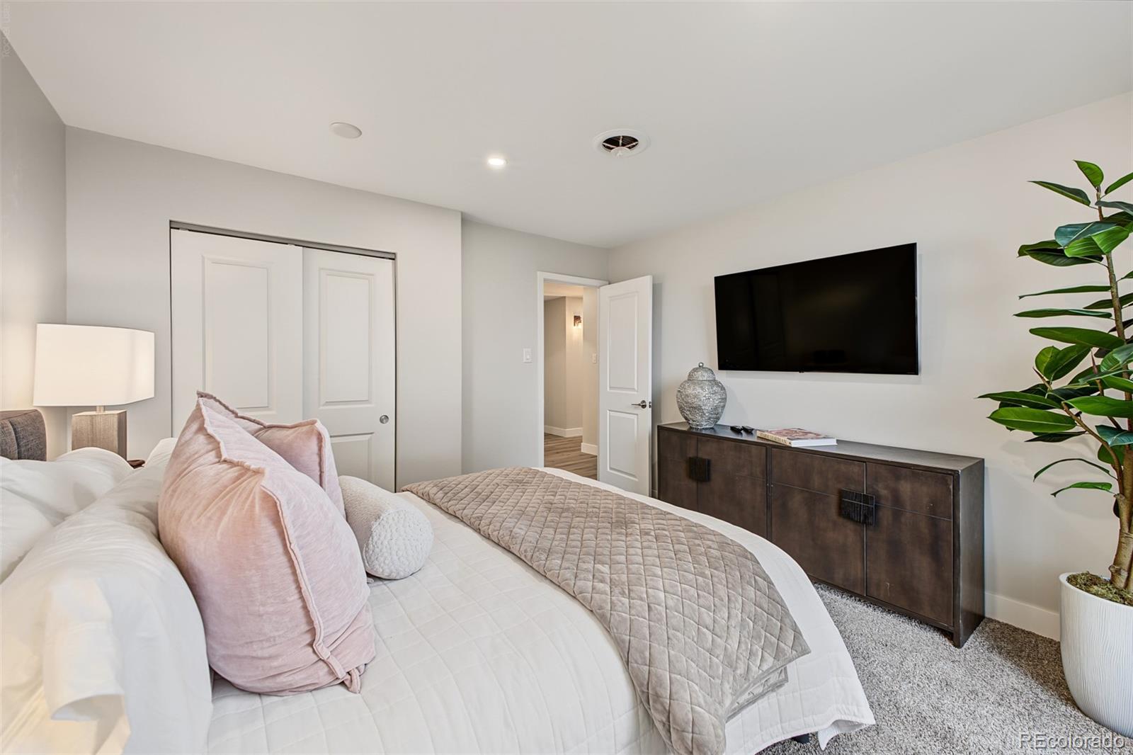 MLS Image #19 for 4570 e yale avenue 301,denver, Colorado