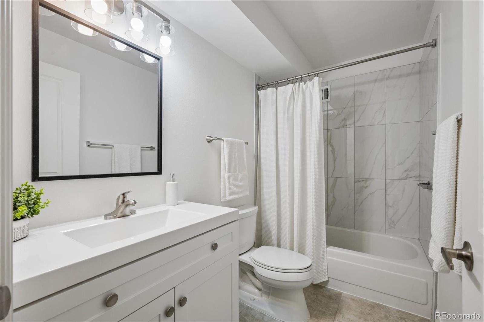 MLS Image #13 for 3465 s poplar street,denver, Colorado