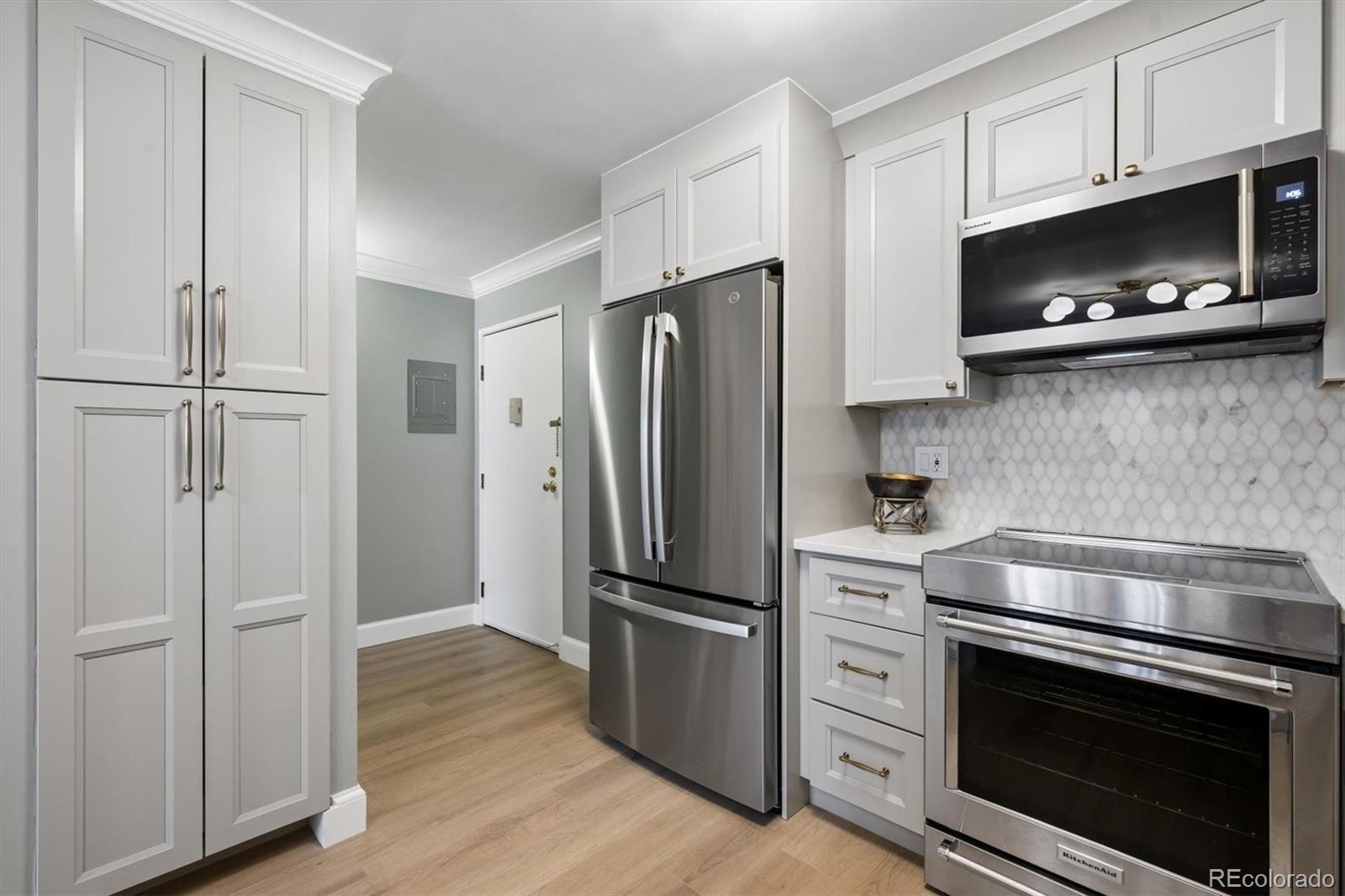 MLS Image #4 for 3465 s poplar street,denver, Colorado