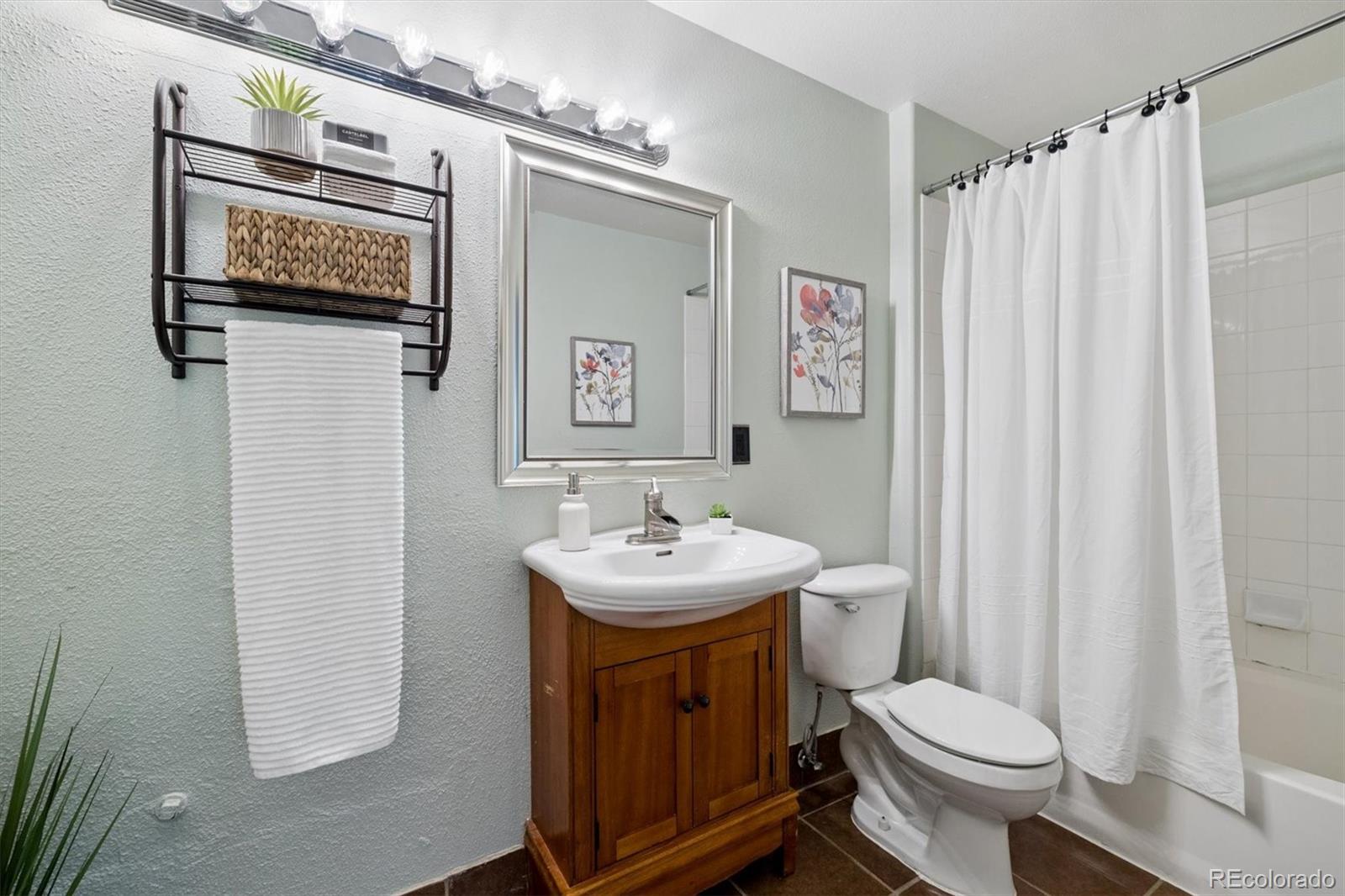 MLS Image #10 for 5443 s dover street 104,denver, Colorado