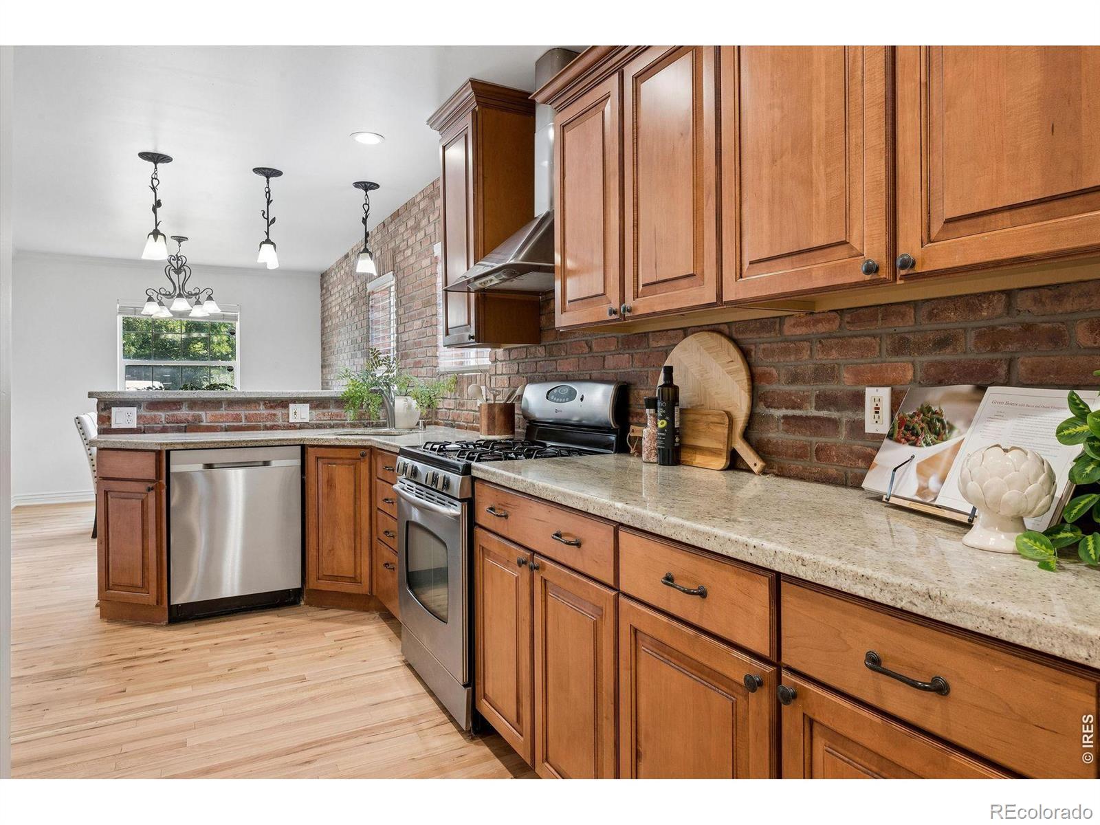 MLS Image #5 for 1141  elm street,denver, Colorado