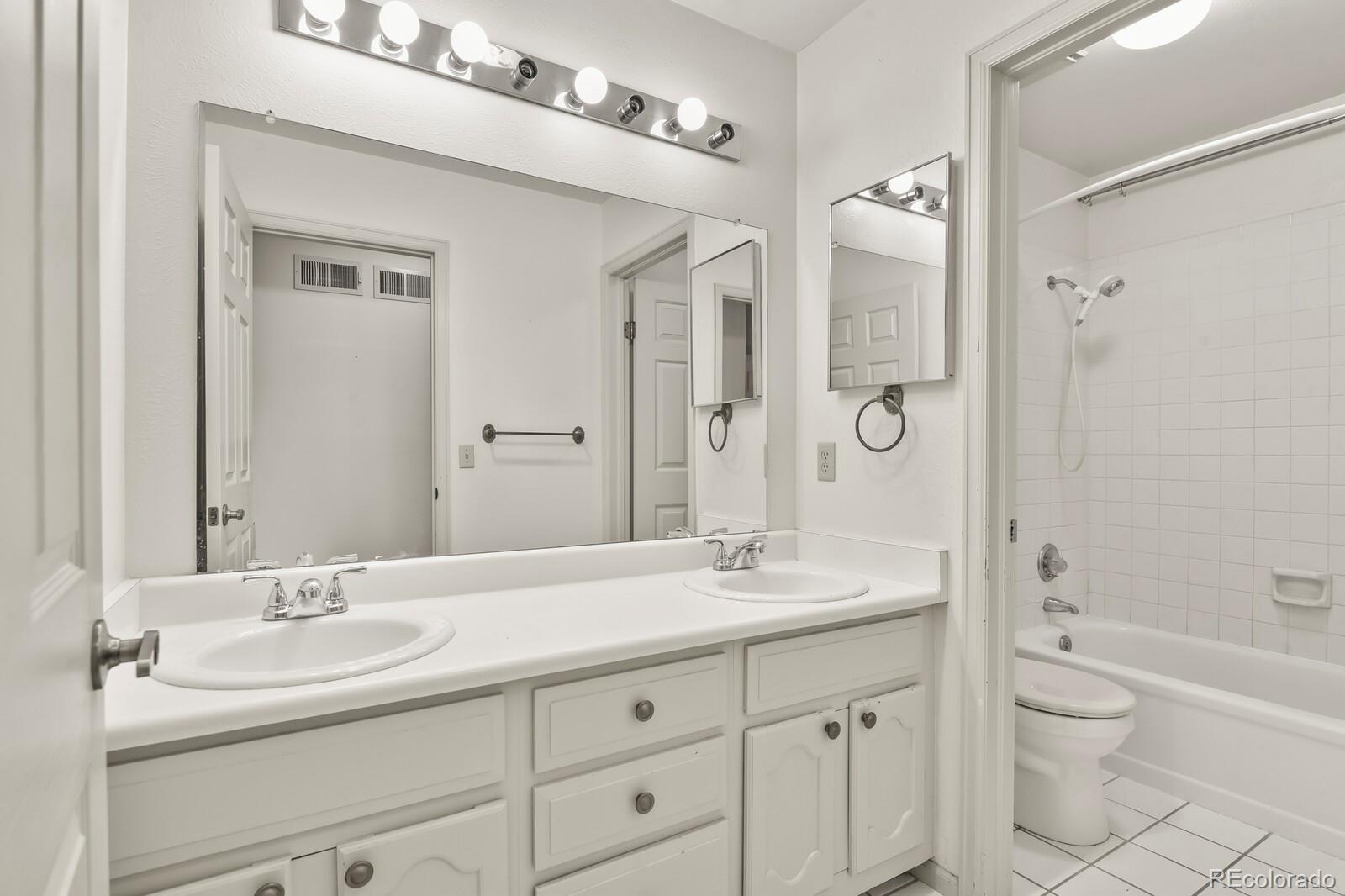 MLS Image #12 for 12506 e vassar drive,aurora, Colorado