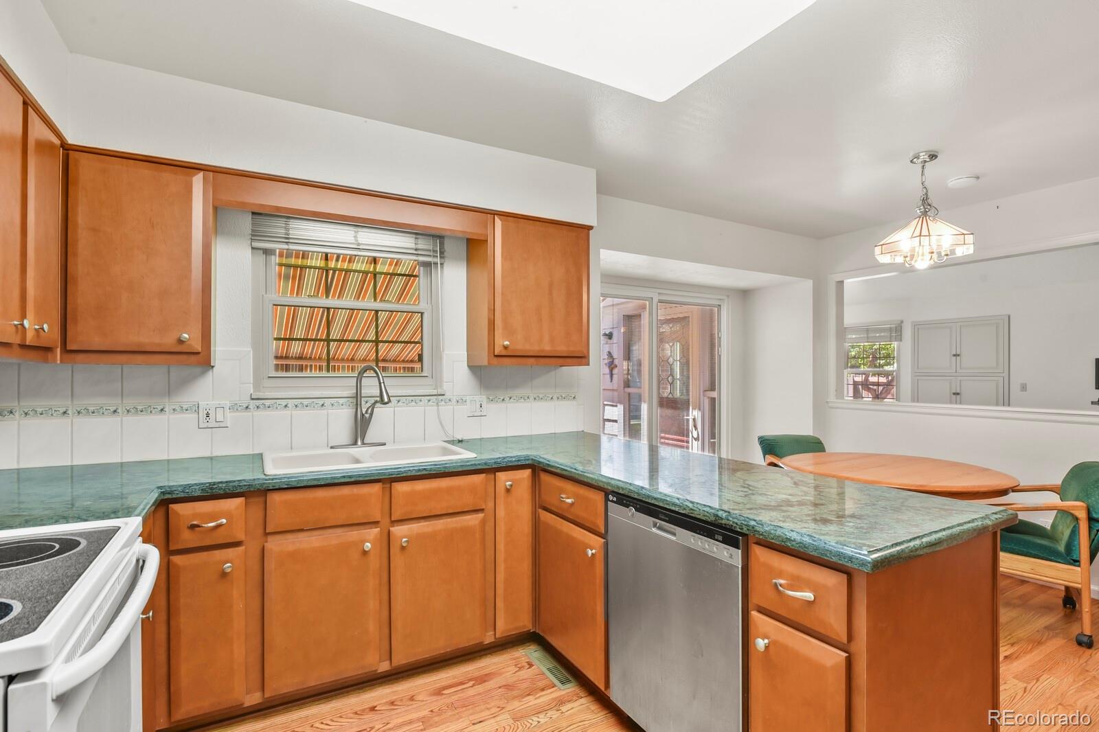 MLS Image #6 for 12506 e vassar drive,aurora, Colorado