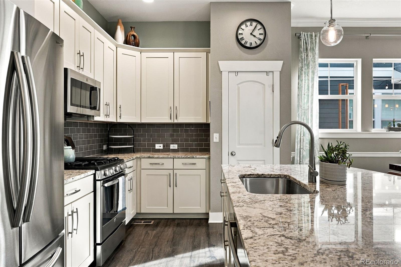 MLS Image #6 for 5047  akron street,denver, Colorado