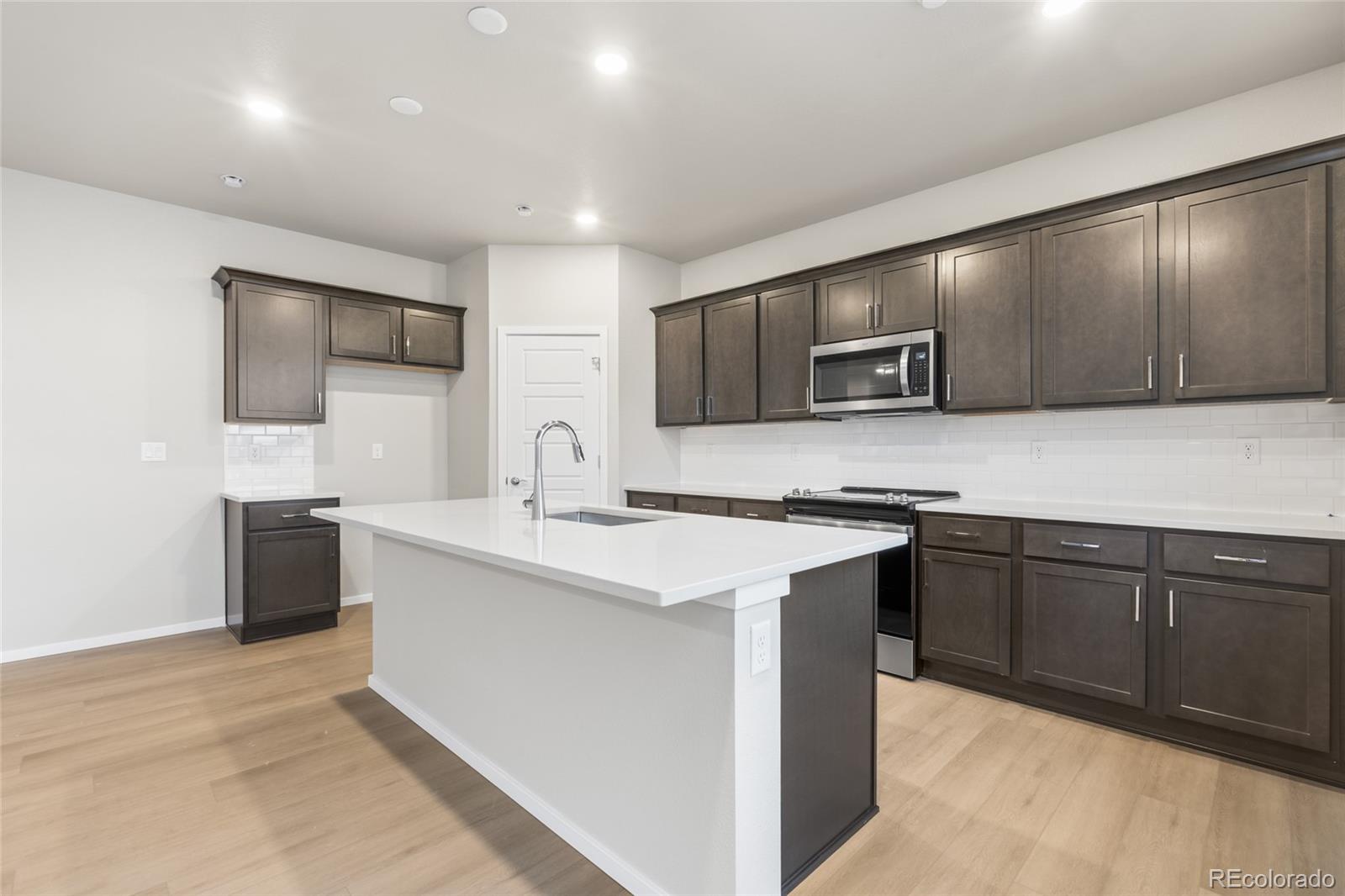 MLS Image #5 for 2802  mosker street,strasburg, Colorado