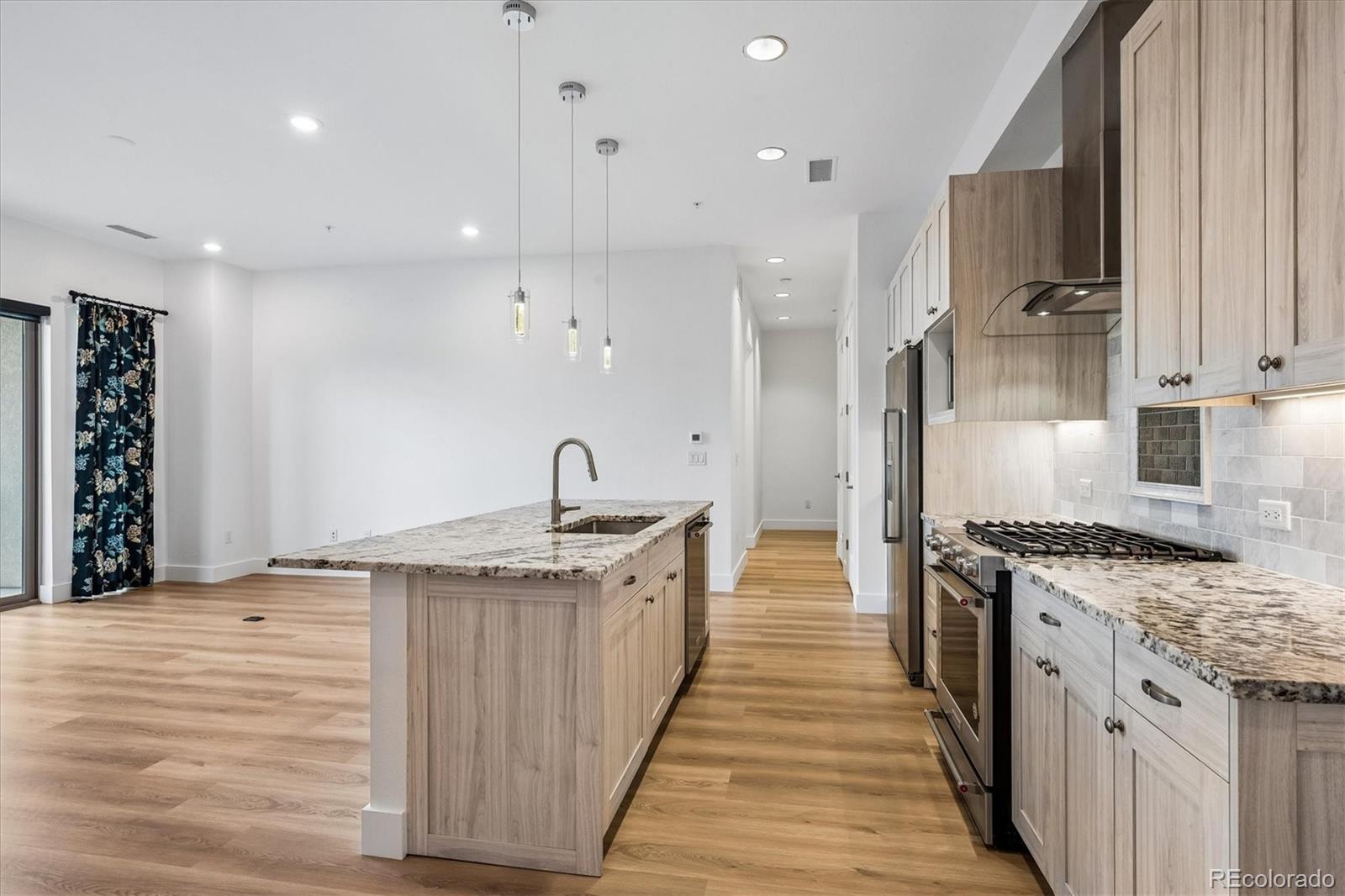 MLS Image #11 for 4885 s monaco street,denver, Colorado