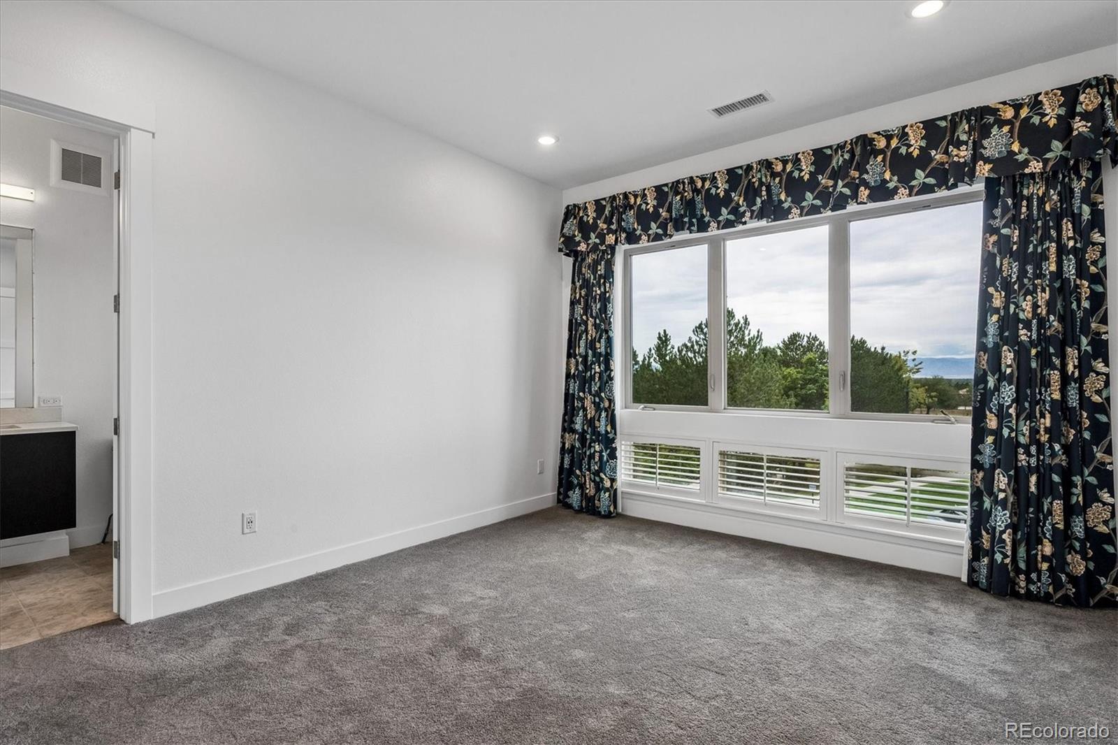 MLS Image #14 for 4885 s monaco street,denver, Colorado
