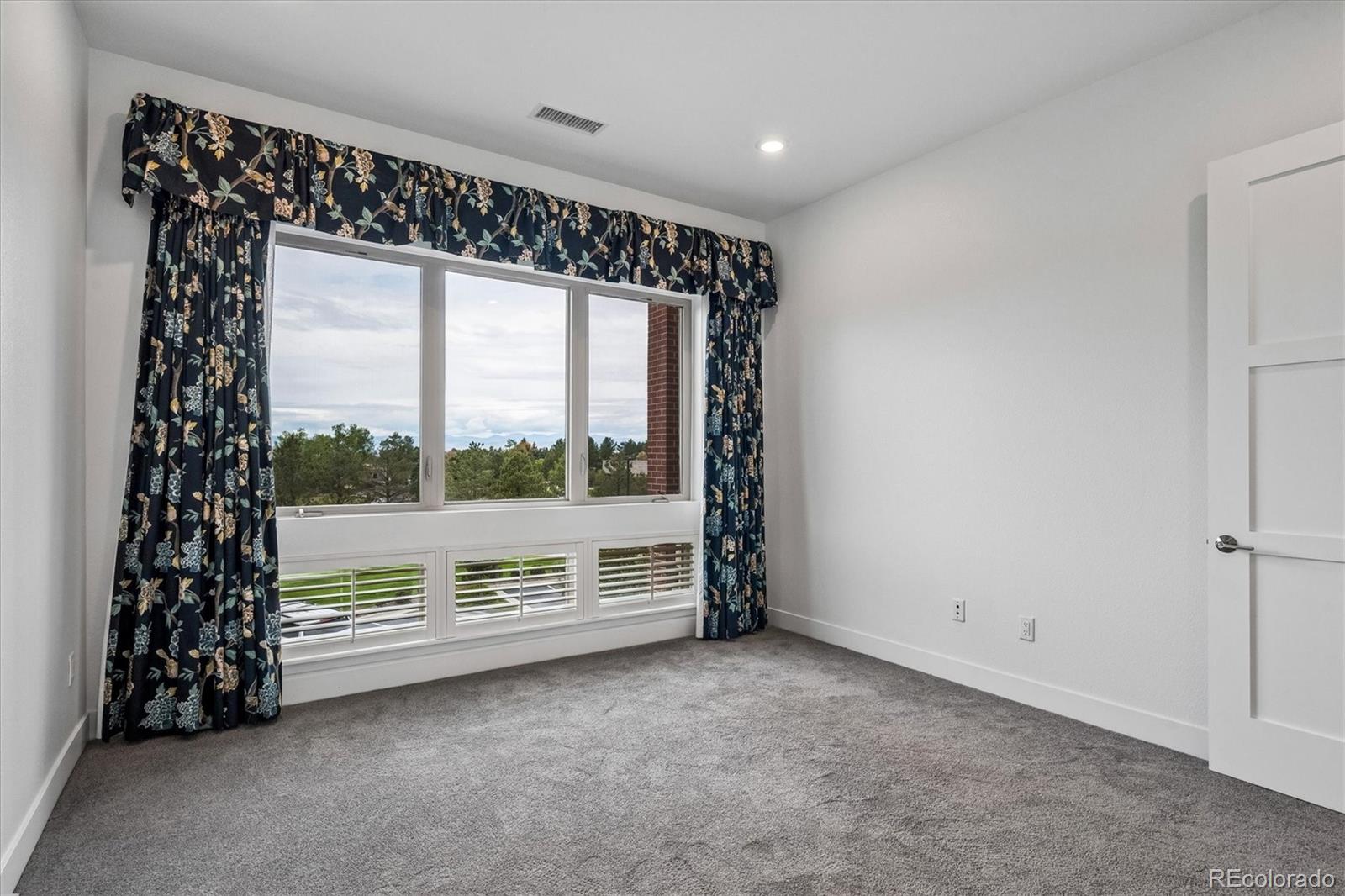MLS Image #15 for 4885 s monaco street,denver, Colorado