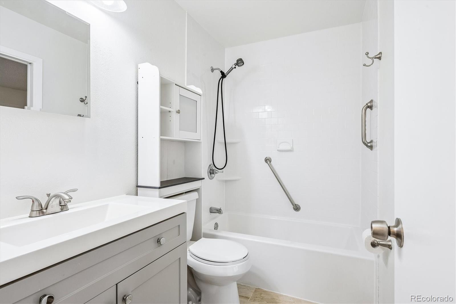 MLS Image #13 for 6650 e arizona avenue,denver, Colorado