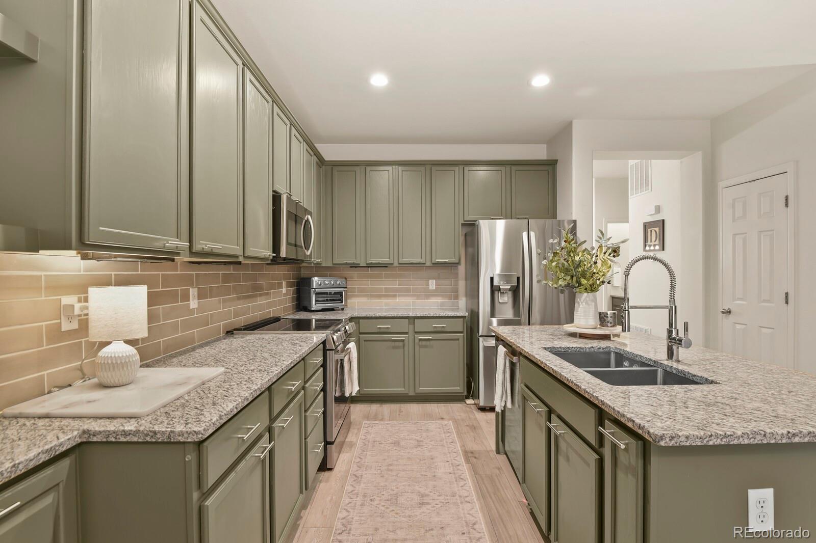 MLS Image #10 for 5565 s buchanan street,aurora, Colorado