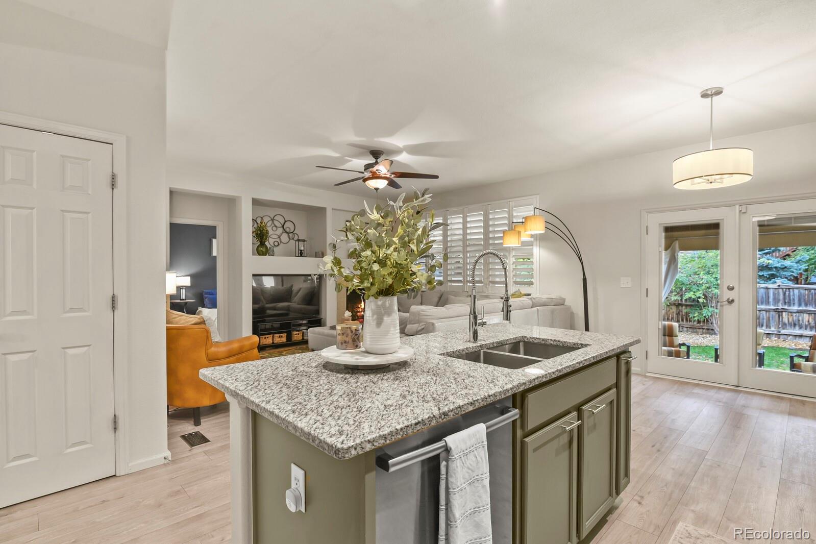 MLS Image #11 for 5565 s buchanan street,aurora, Colorado