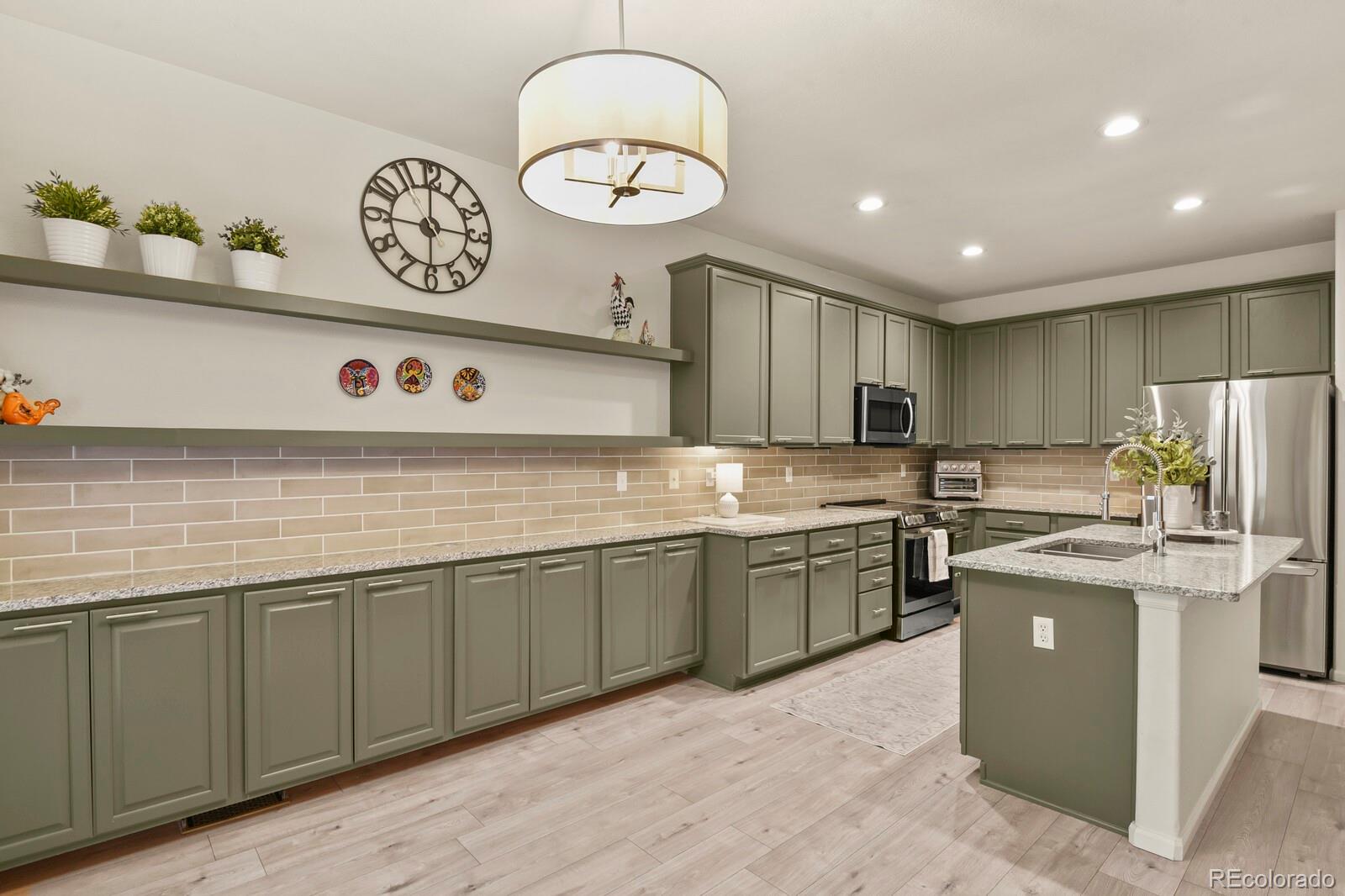 MLS Image #13 for 5565 s buchanan street,aurora, Colorado
