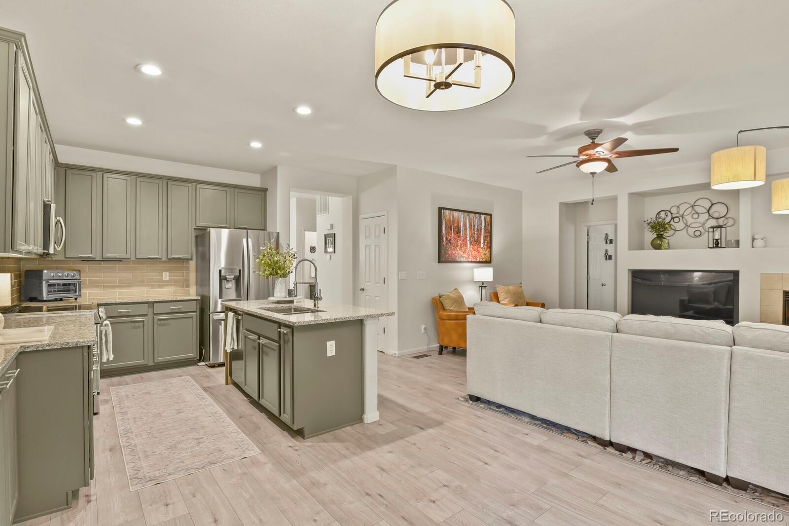 MLS Image #14 for 5565 s buchanan street,aurora, Colorado