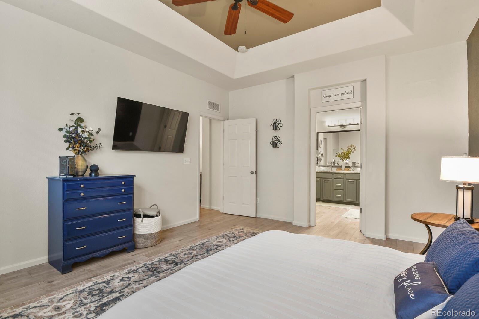 MLS Image #19 for 5565 s buchanan street,aurora, Colorado