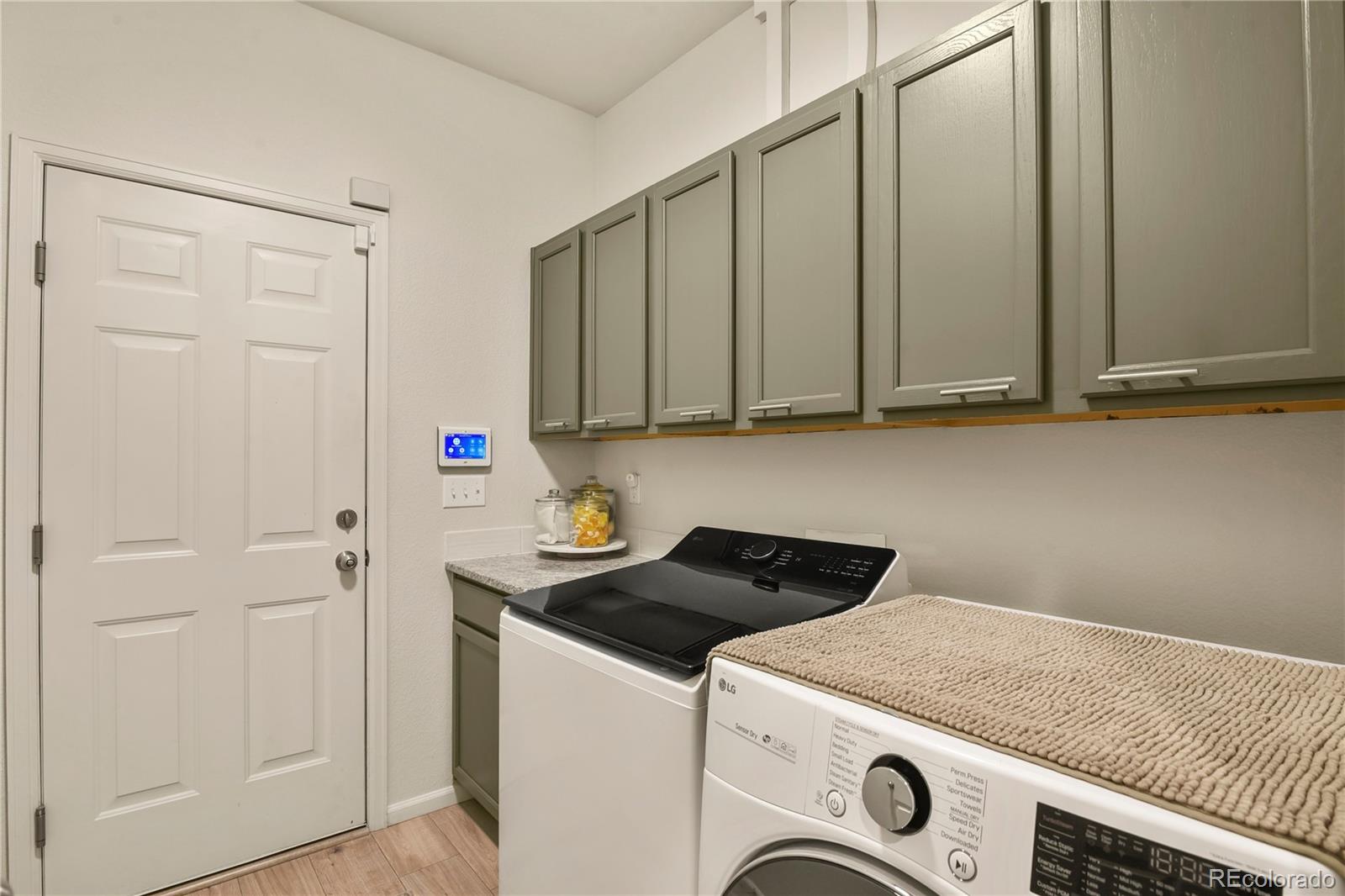 MLS Image #25 for 5565 s buchanan street,aurora, Colorado