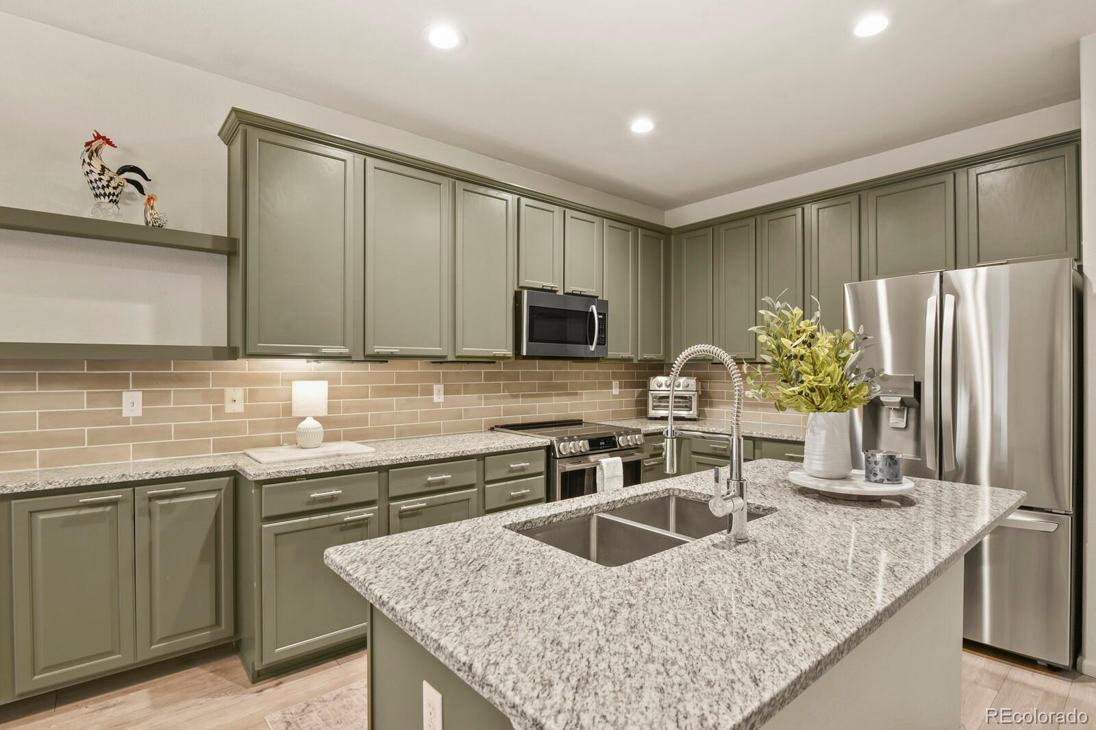 MLS Image #9 for 5565 s buchanan street,aurora, Colorado