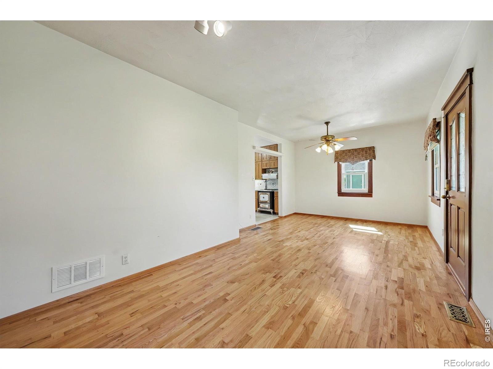 MLS Image #10 for 19290  county road 37 ,la salle, Colorado