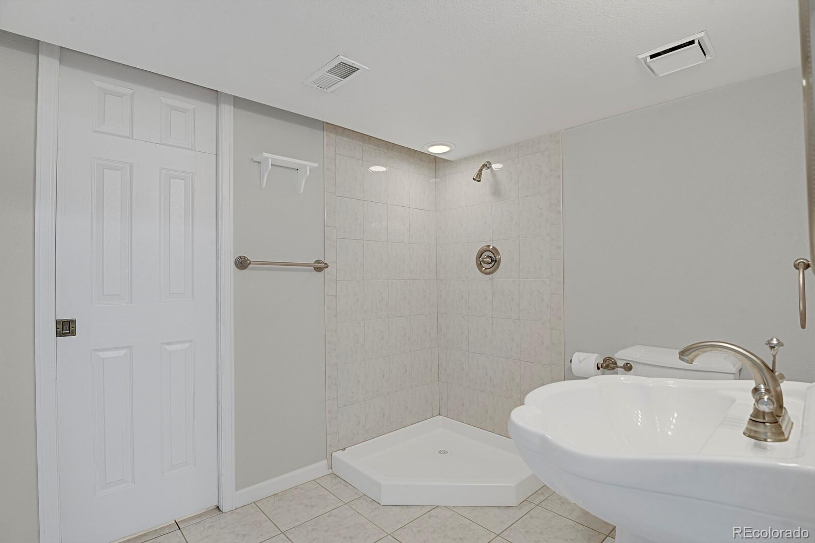 MLS Image #26 for 5300 s garland way,littleton, Colorado
