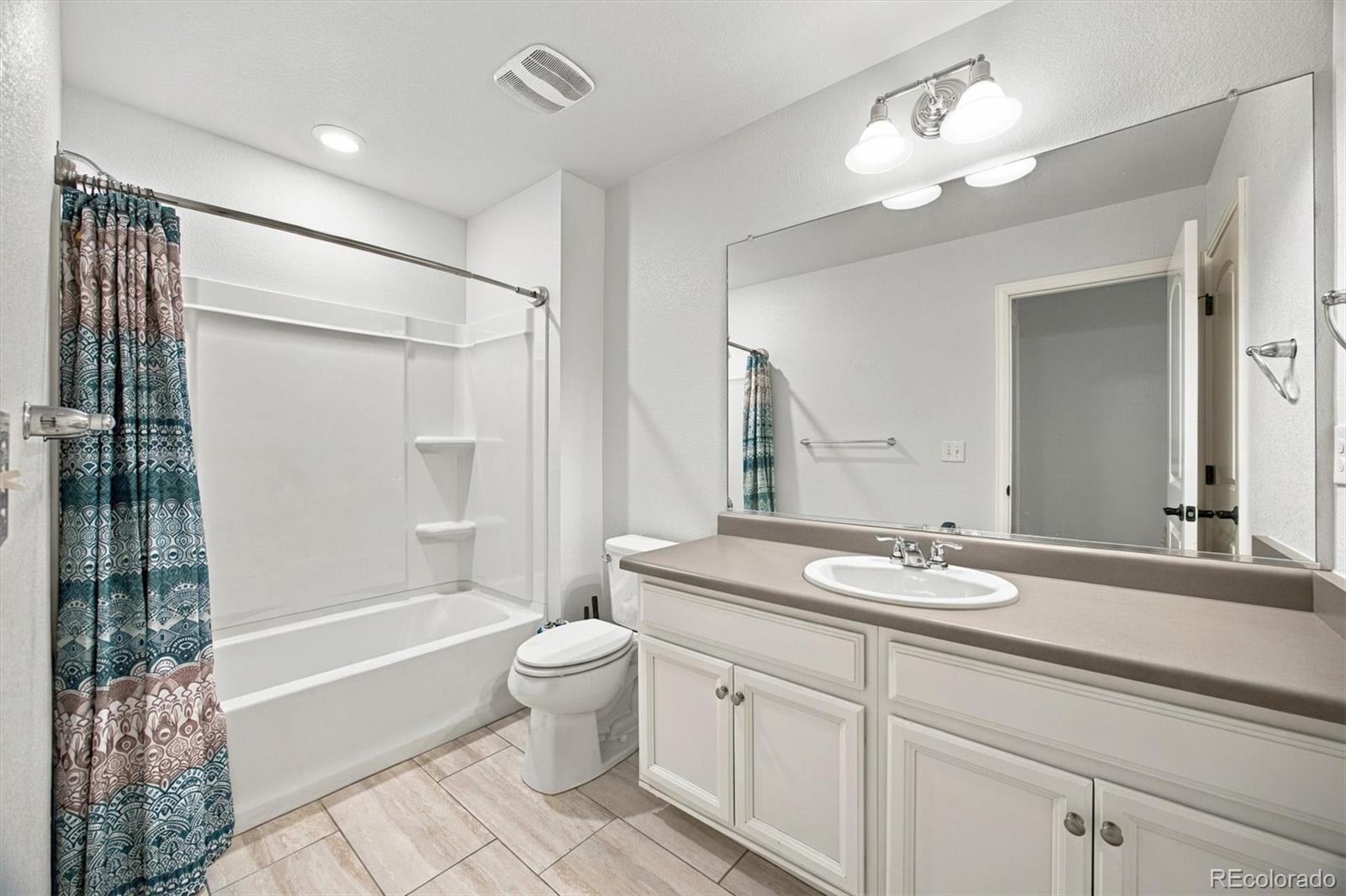 MLS Image #20 for 11460 e 26th avenue,aurora, Colorado