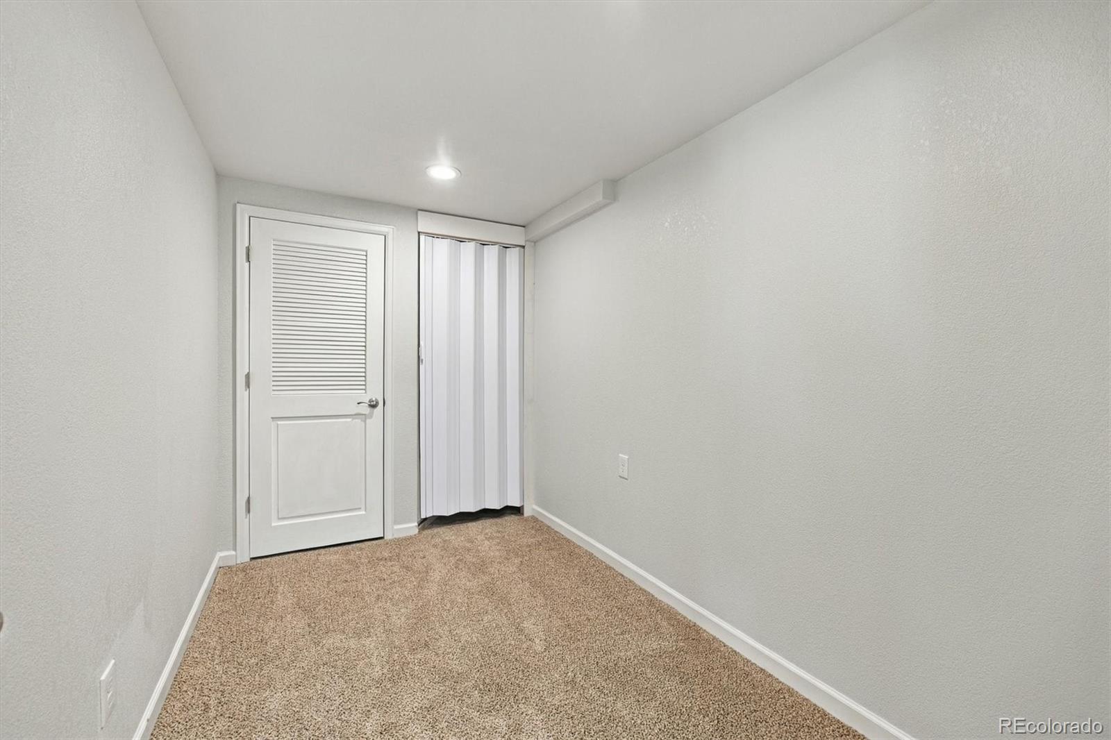 MLS Image #29 for 11460 e 26th avenue,aurora, Colorado