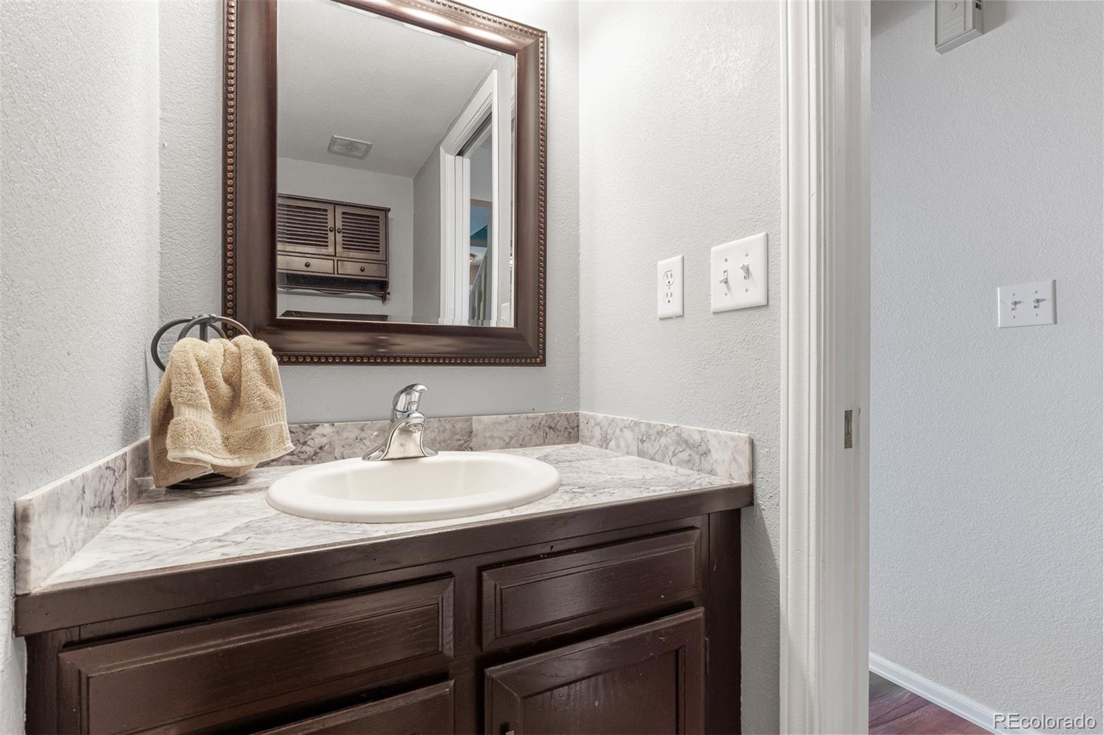 MLS Image #11 for 10124 e jewell avenue,aurora, Colorado