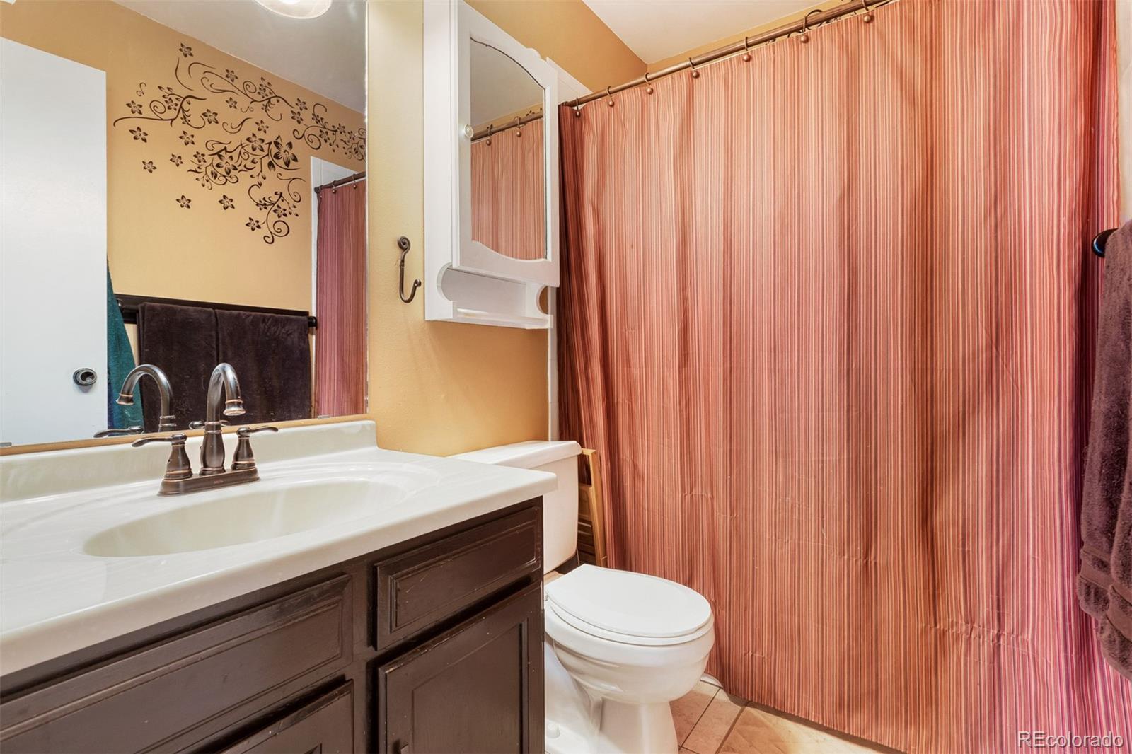 MLS Image #13 for 10124 e jewell avenue,aurora, Colorado